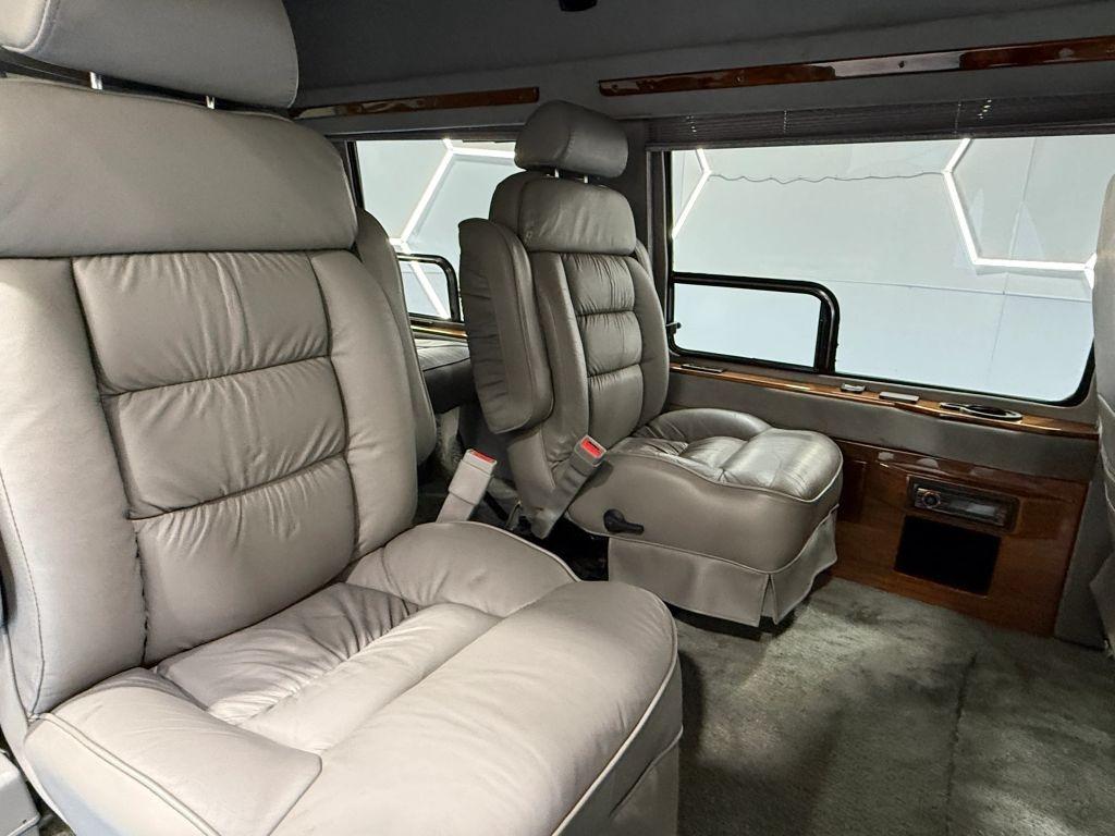 2001 Dodge Ram 1500 Starcraft Van
