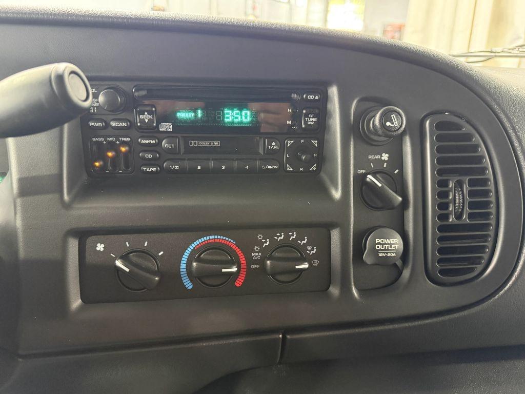 2001 Dodge Ram 1500 Starcraft Van