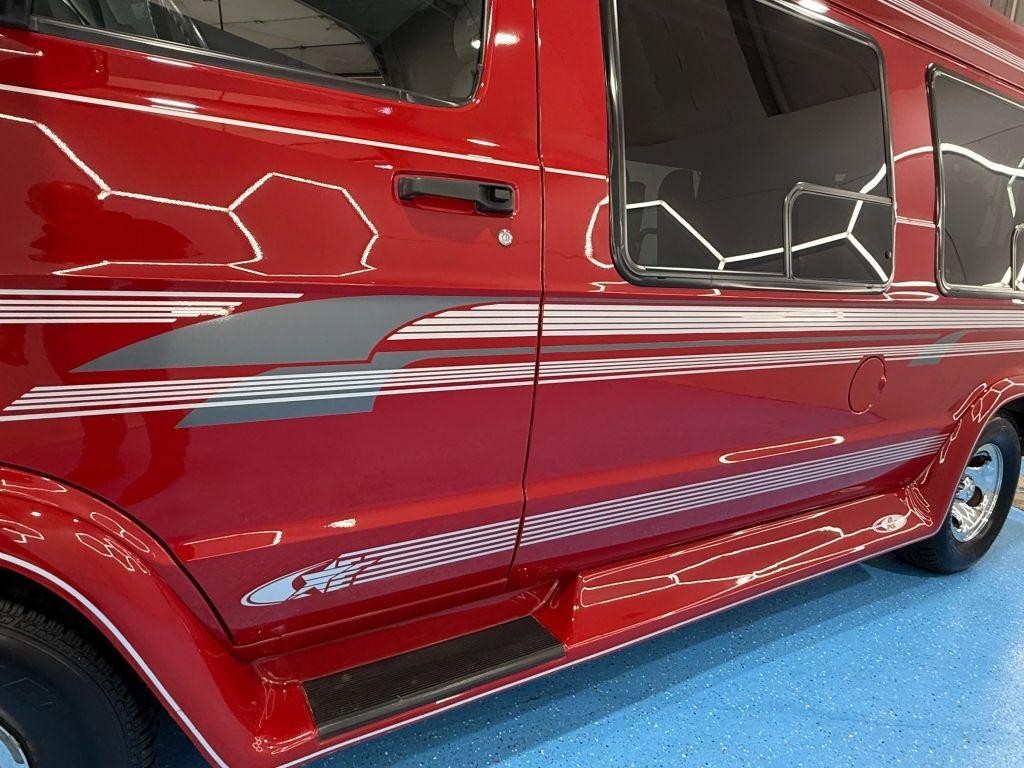2001 Dodge Ram 1500 Starcraft Van