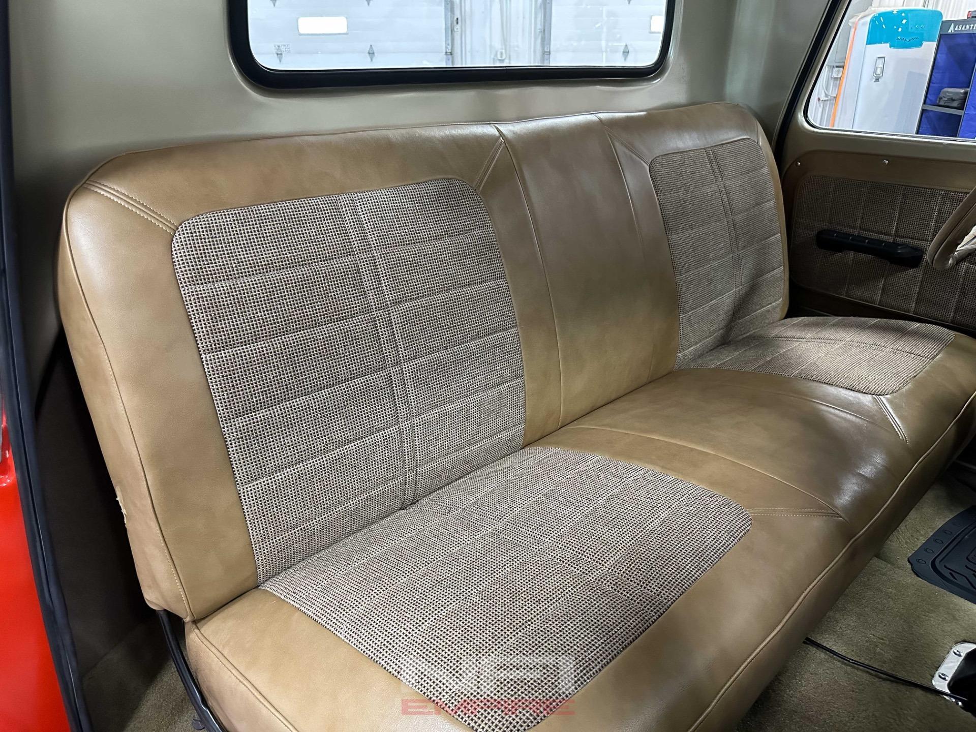 Custom 1965 Chevrolet C10 Stepside