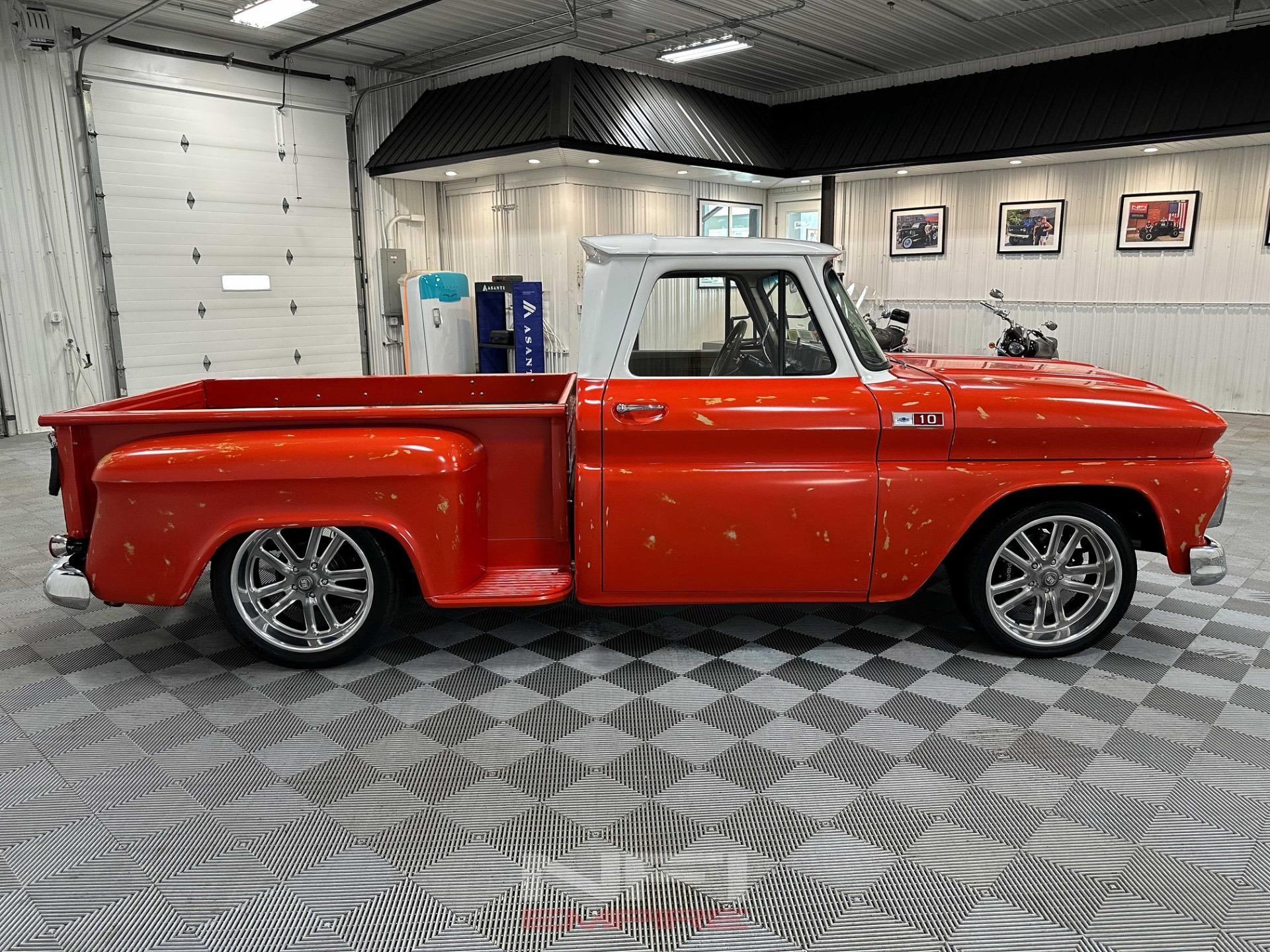 Custom 1965 Chevrolet C10 Stepside - 2