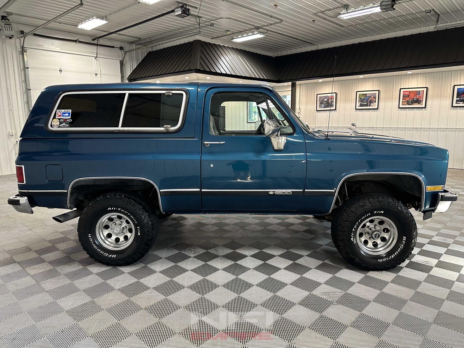 1989 Chevrolet Blazer Custom Deluxe - 2