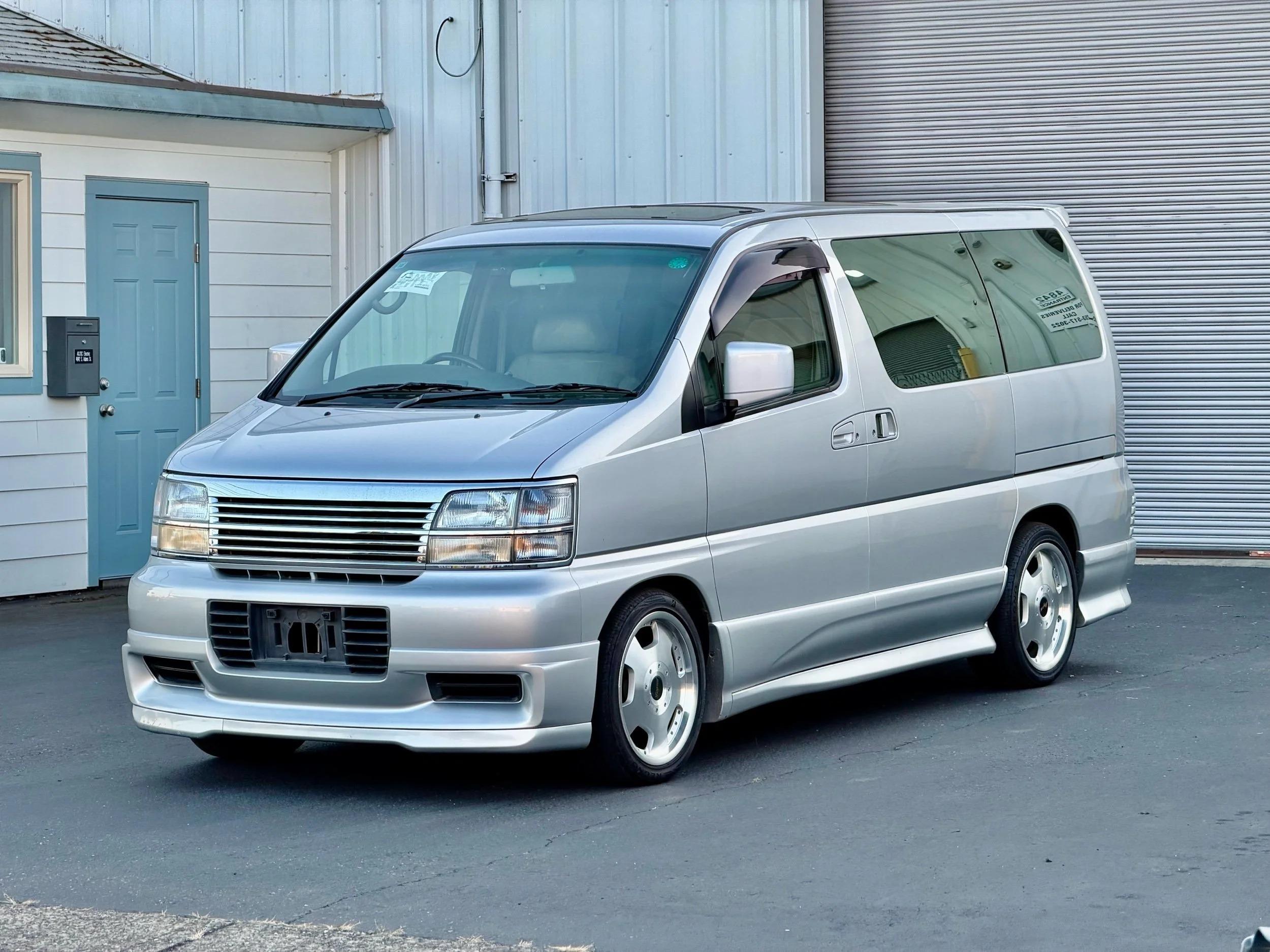 1998 Nissan Elgrand - 4