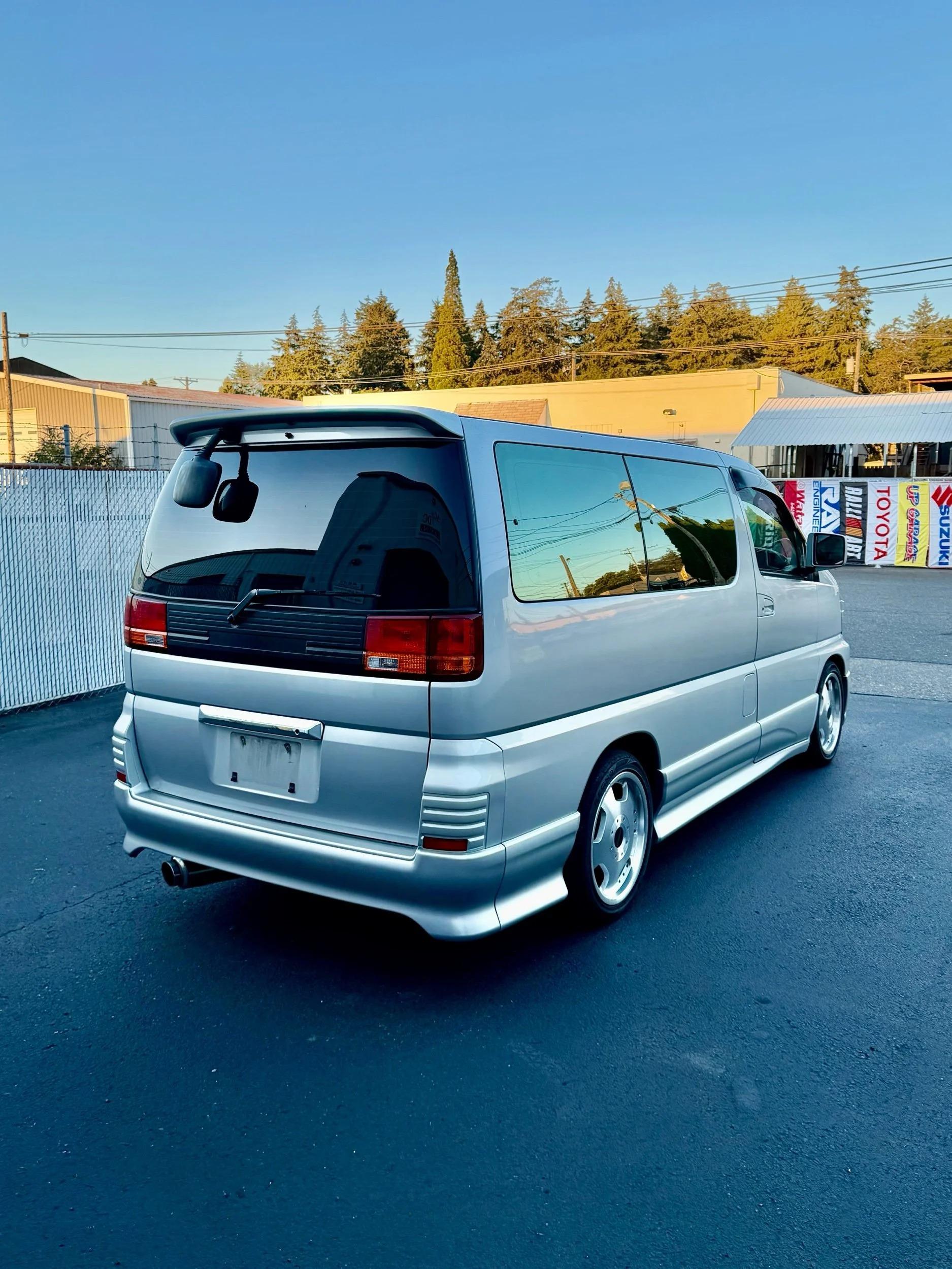 1998 Nissan Elgrand - 5