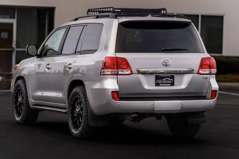 2011 Toyota Land Cruiser