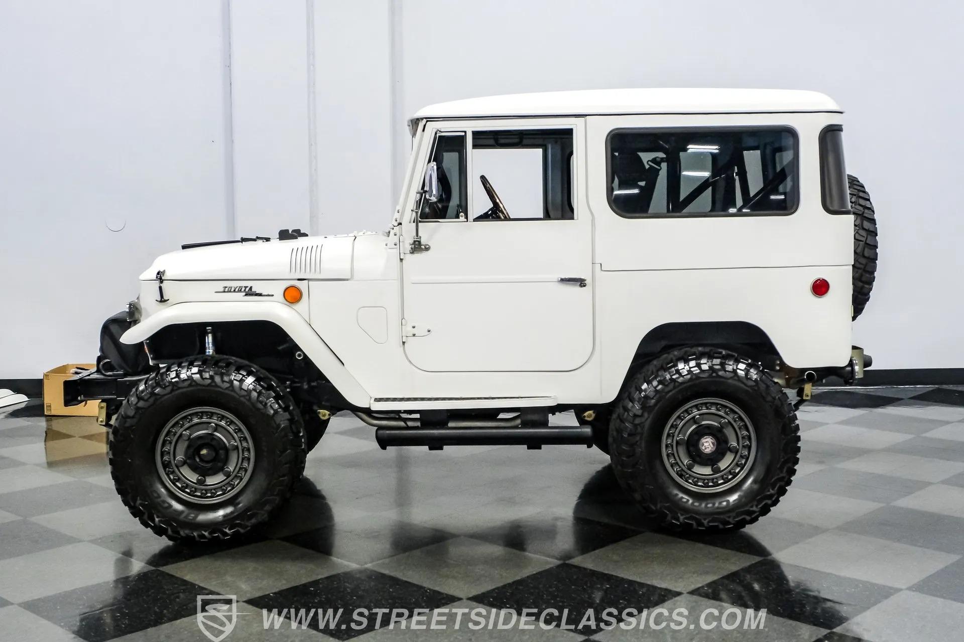 1969 Toyota Land Cruiser FJ40 - 2