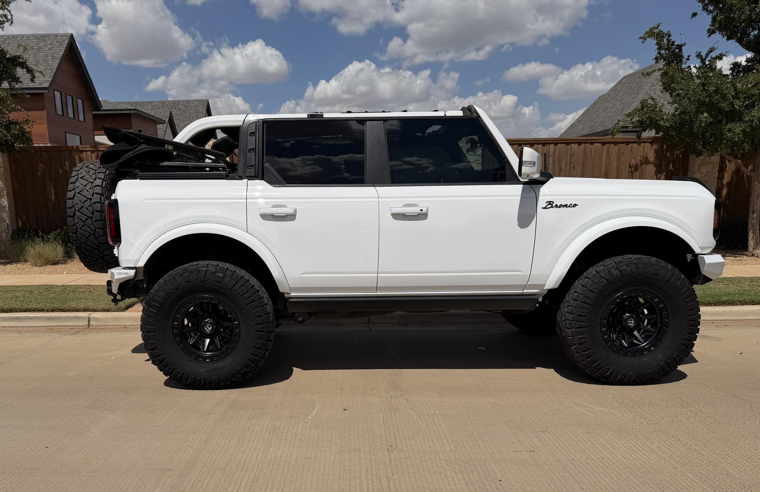 2023 Ford Bronco Outer Banks - 2