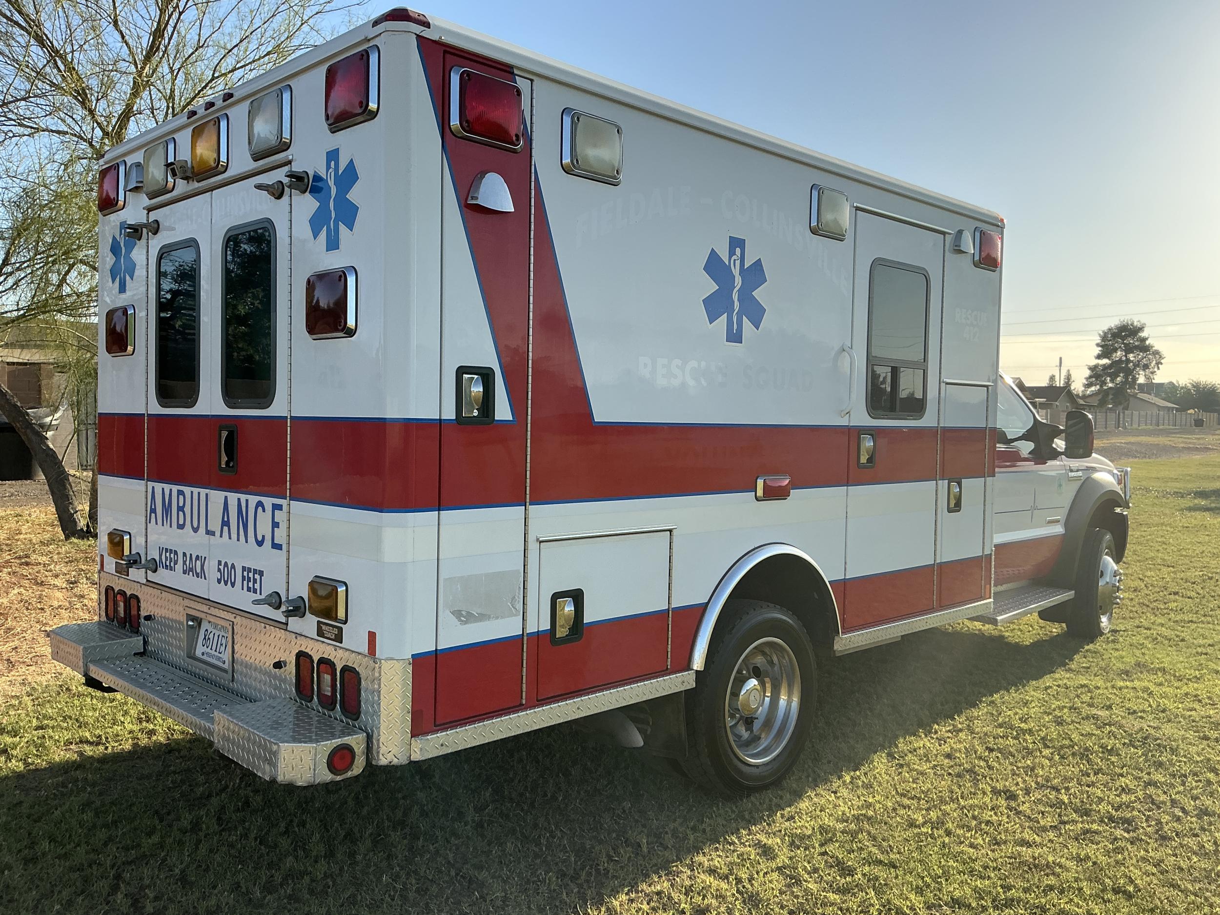 2007 Ford F-450 XLT Ambulance - 3