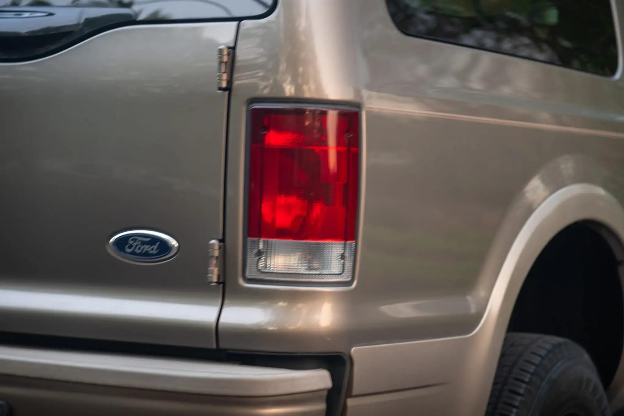 2005 Ford Excursion Eddie Bauer Power Stroke 4×4