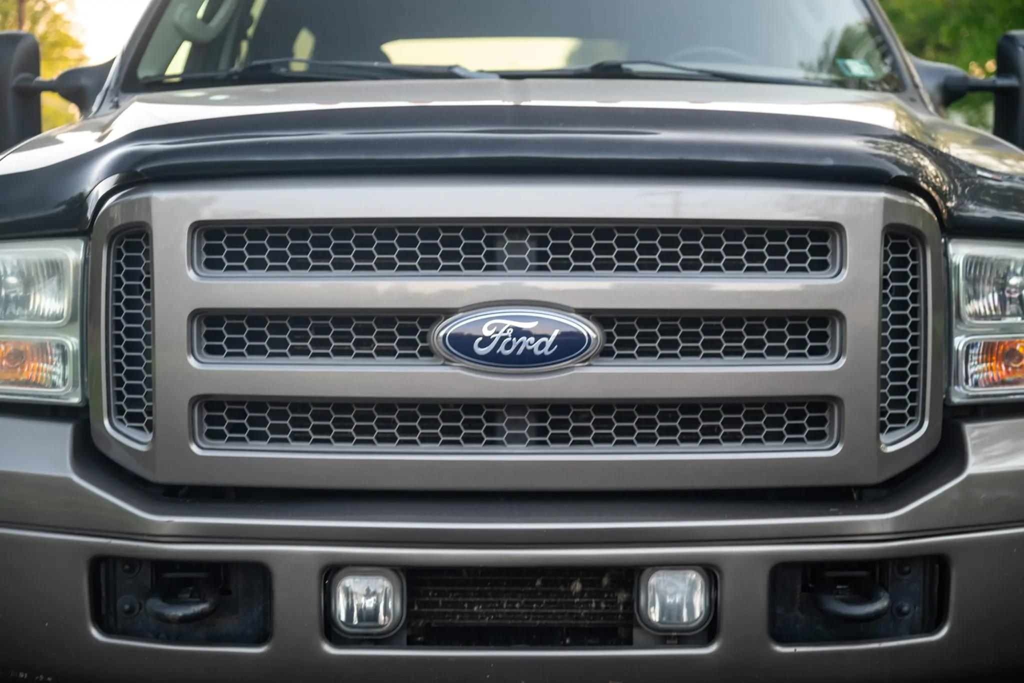 2005 Ford Excursion Eddie Bauer Power Stroke 4×4
