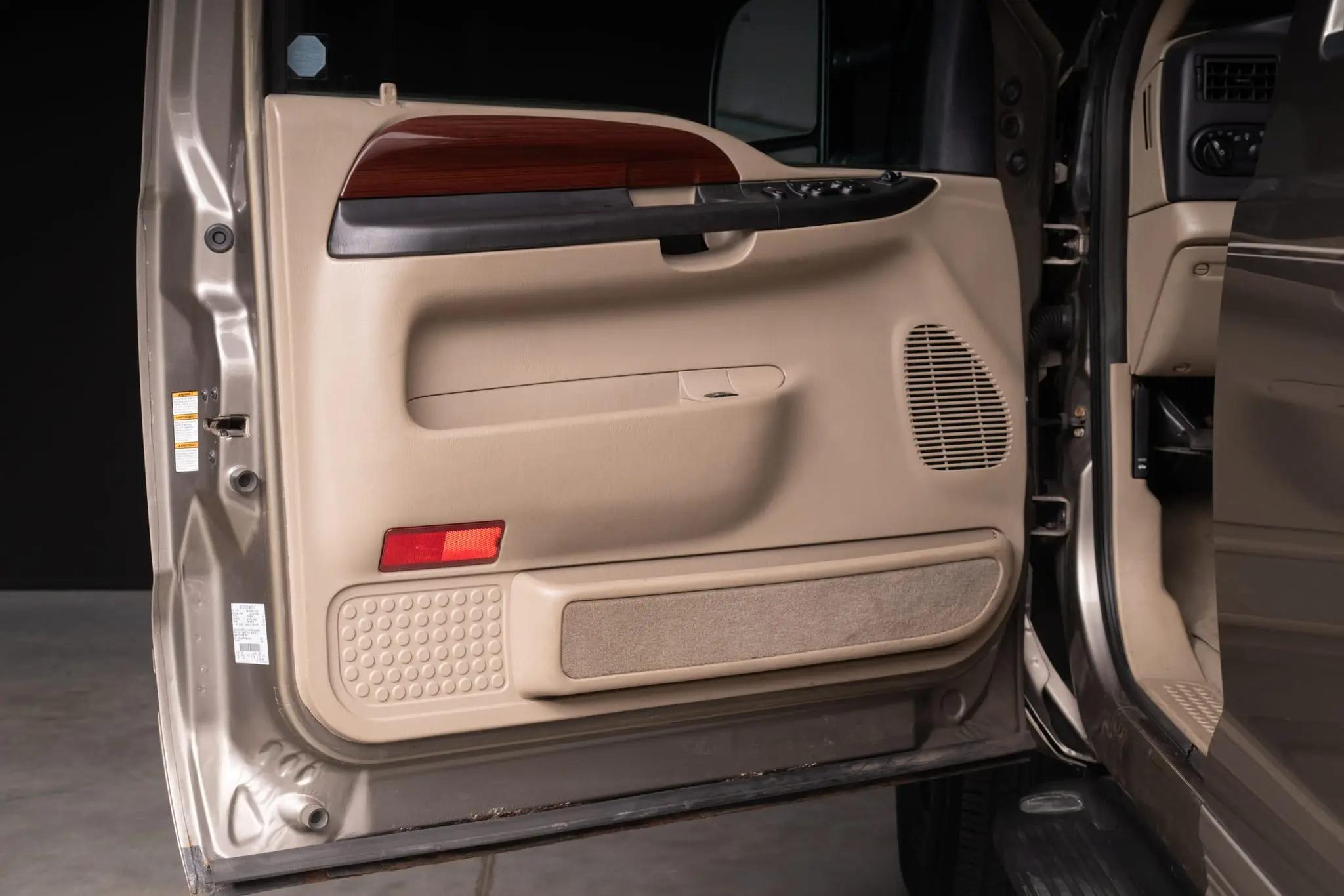 2005 Ford Excursion Eddie Bauer Power Stroke 4×4