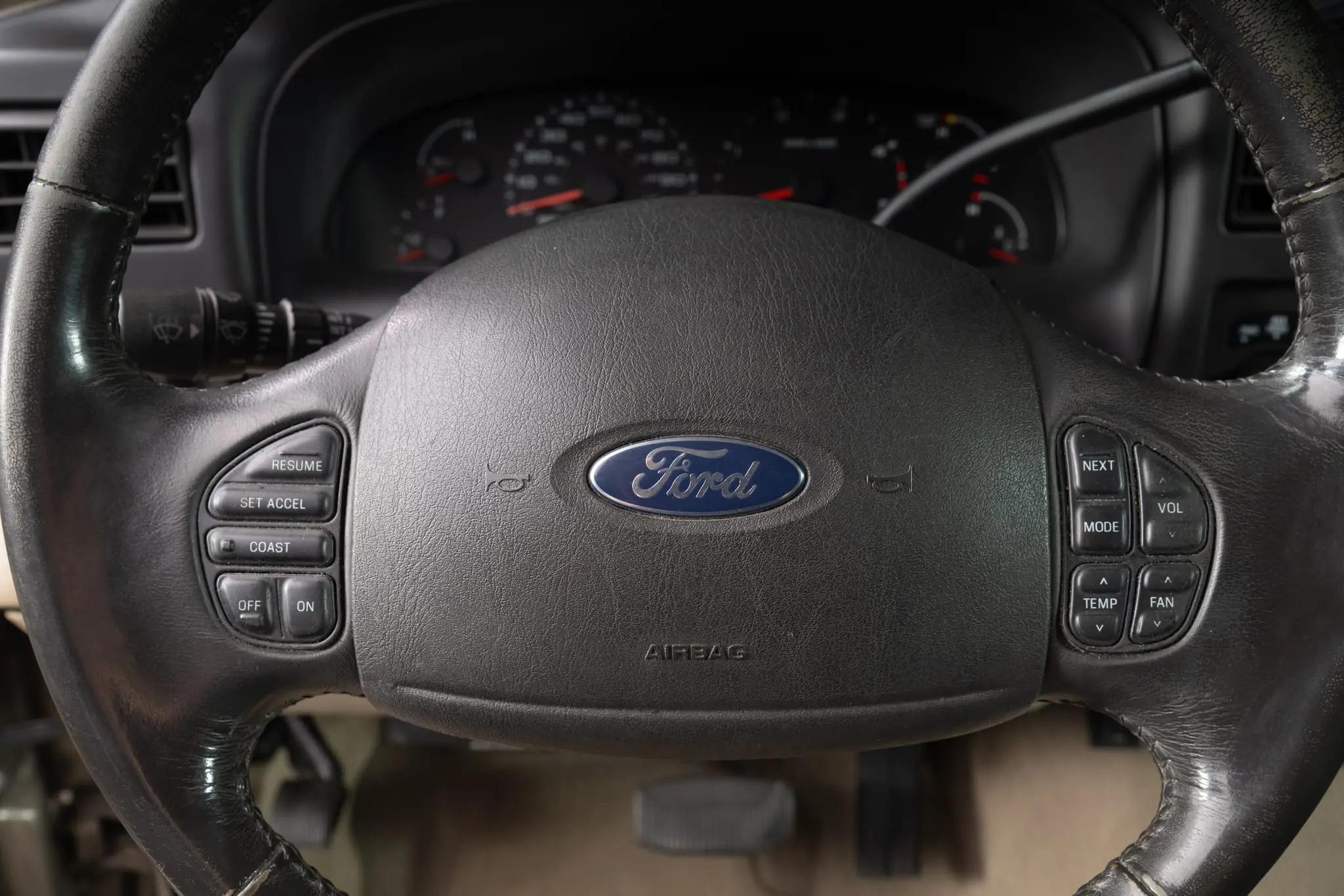 2005 Ford Excursion Eddie Bauer Power Stroke 4×4