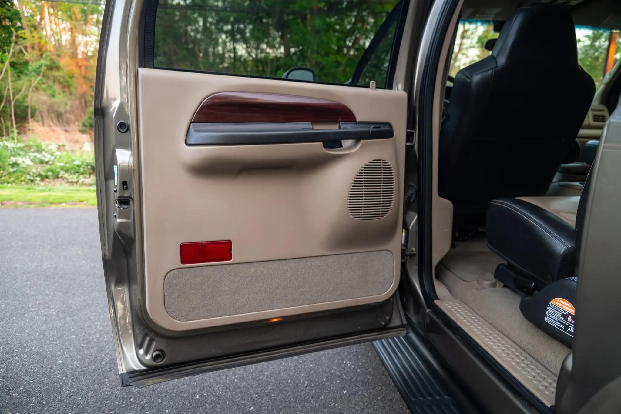 2005 Ford Excursion Eddie Bauer Power Stroke 4×4