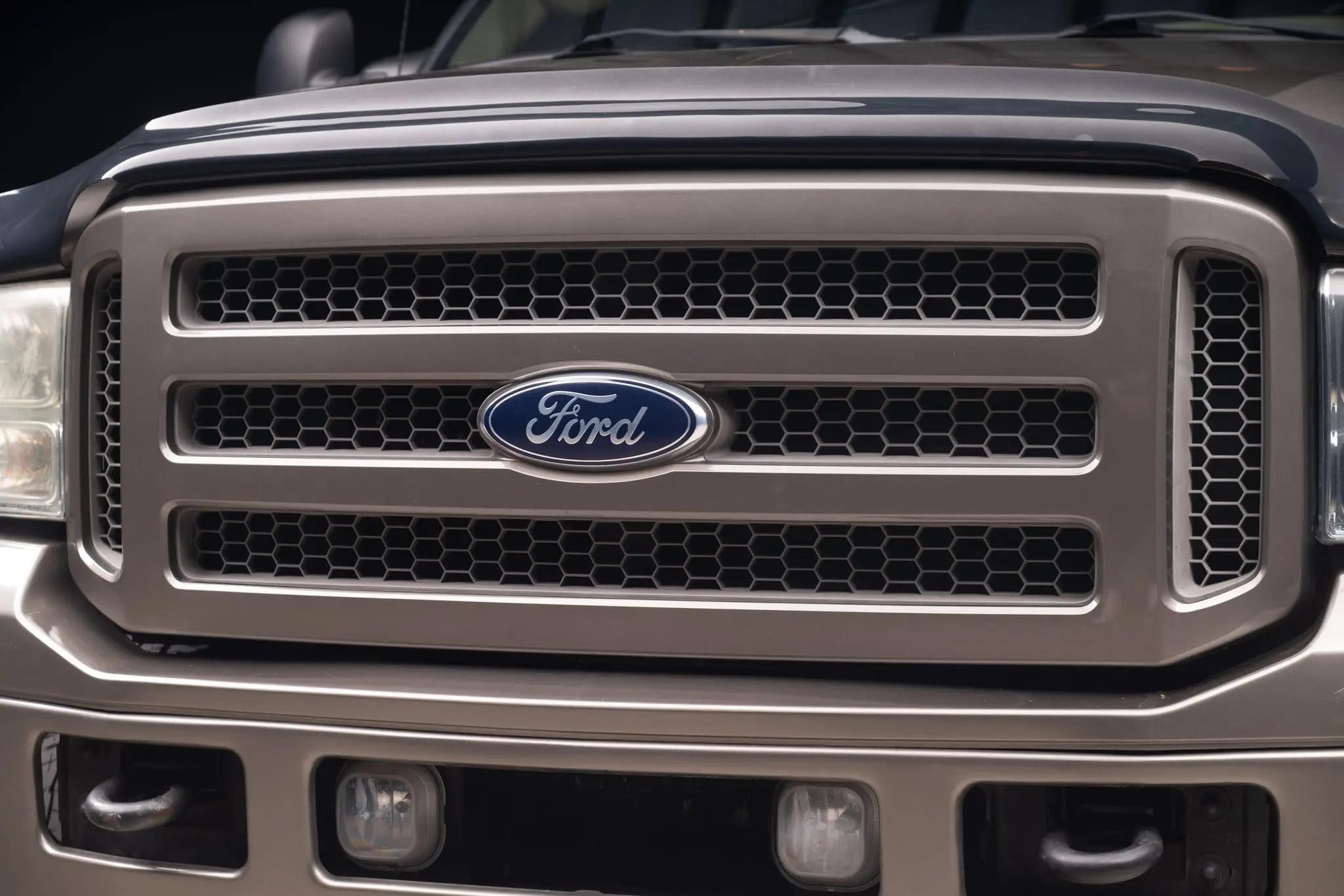 2005 Ford Excursion Eddie Bauer Power Stroke 4×4