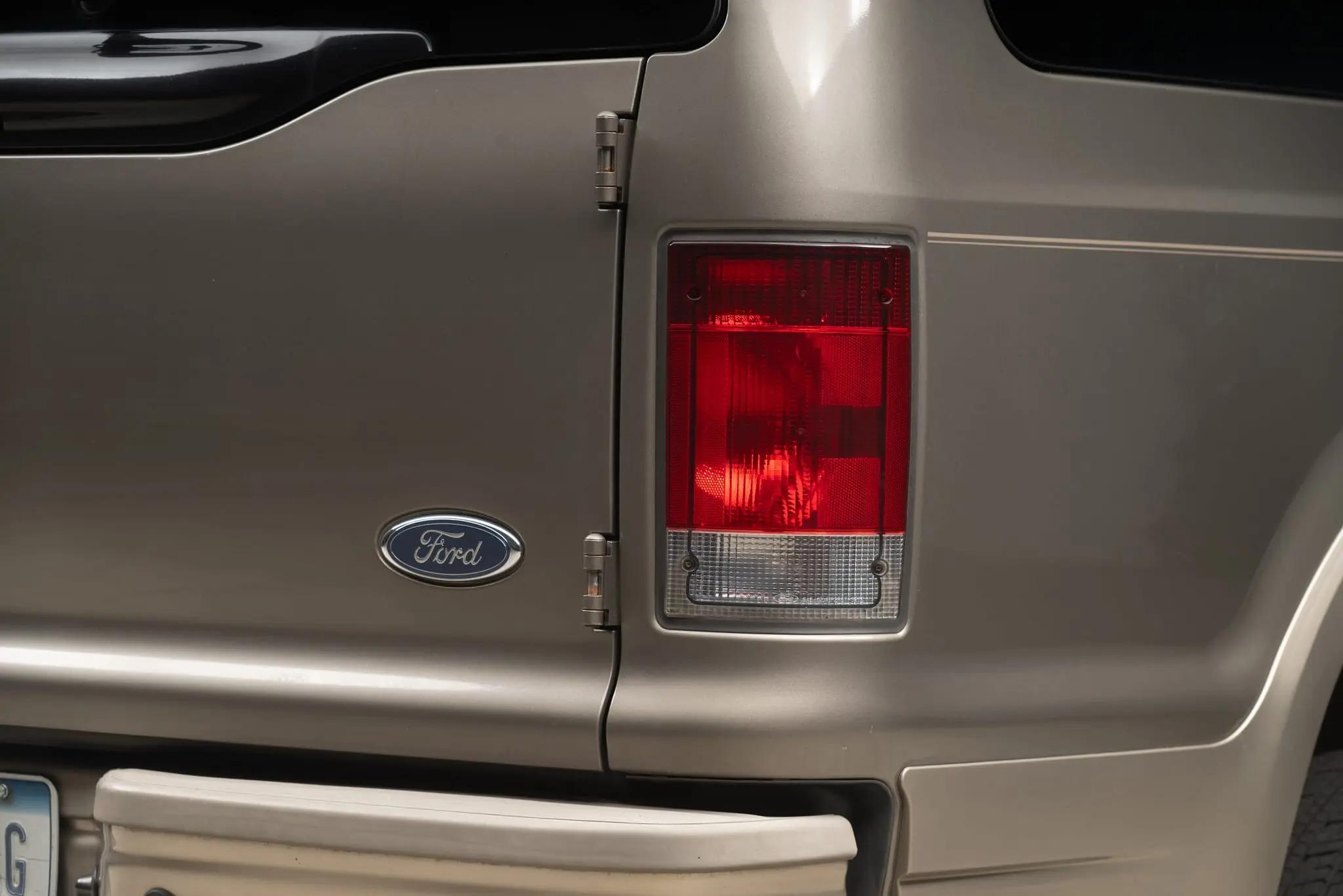2005 Ford Excursion Eddie Bauer Power Stroke 4×4