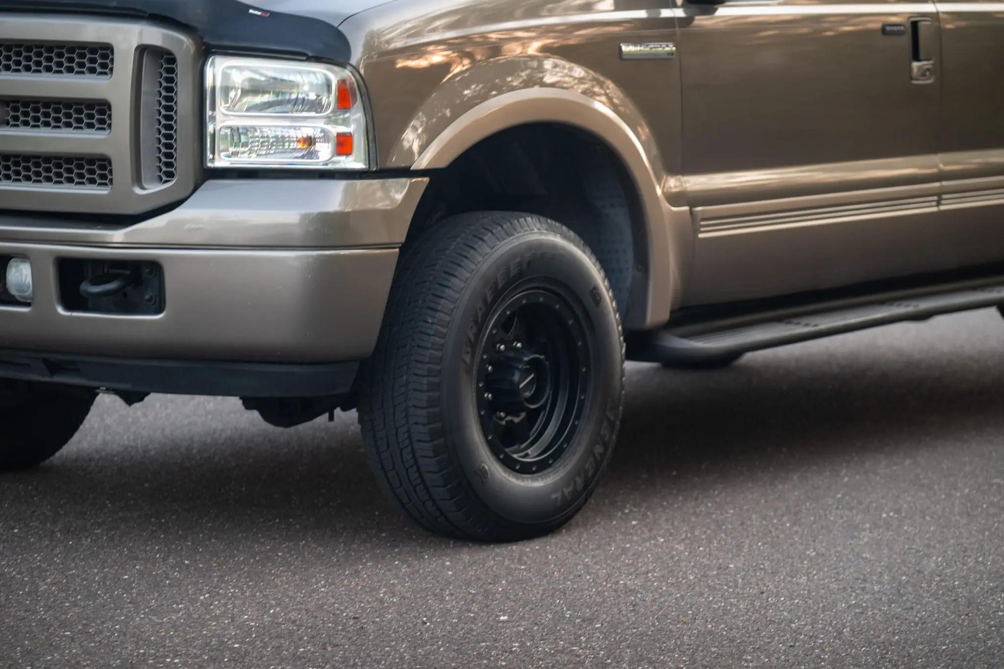 2005 Ford Excursion Eddie Bauer Power Stroke 4×4