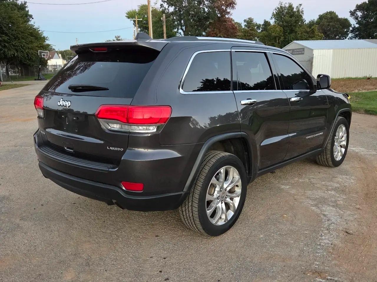 2015 Jeep Grand Cherokee Laredo - 2