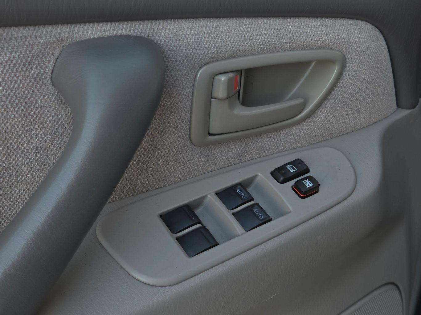 2003 Toyota Sequoia SR5