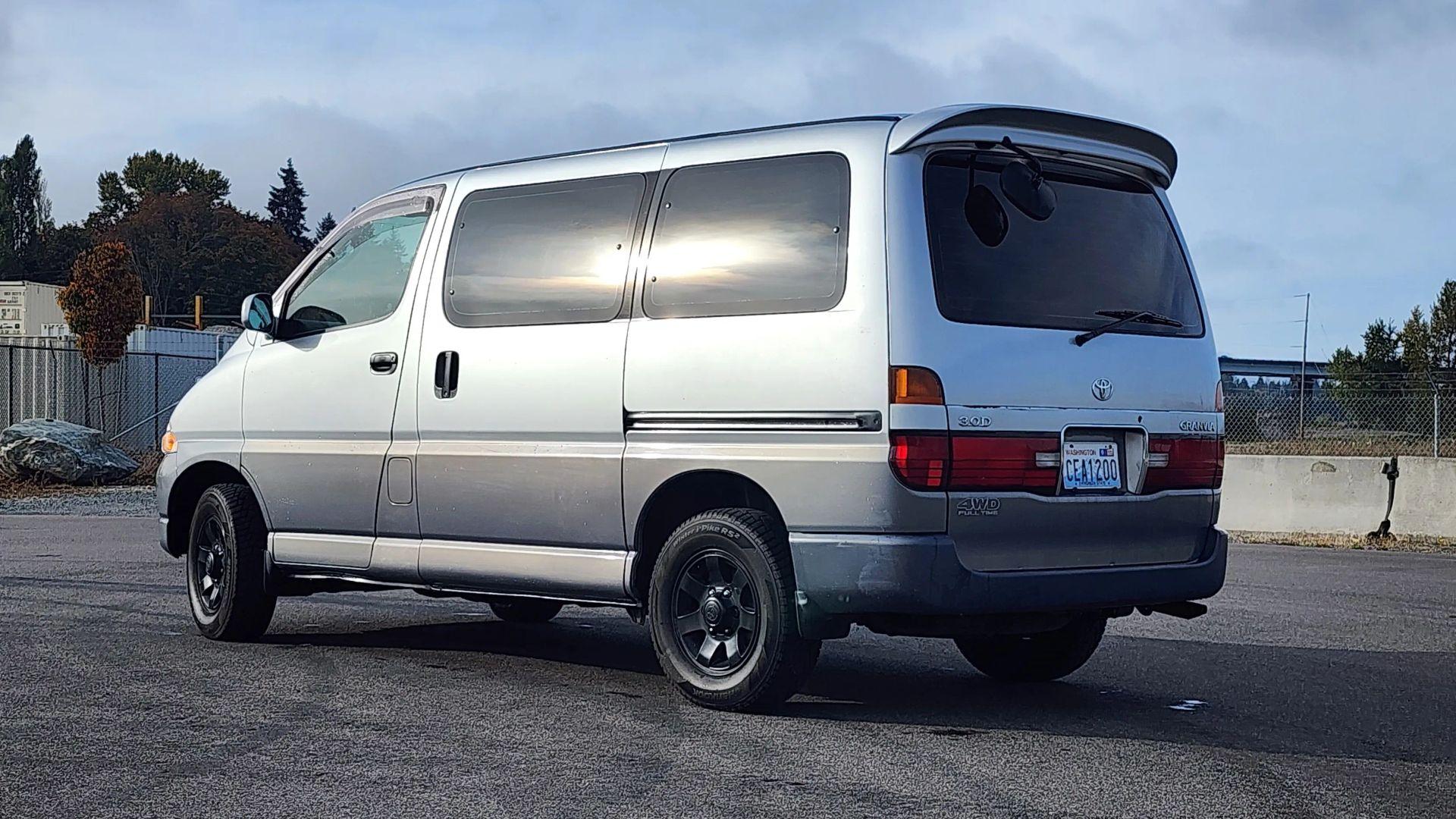 1996 Toyota Granvia - 3