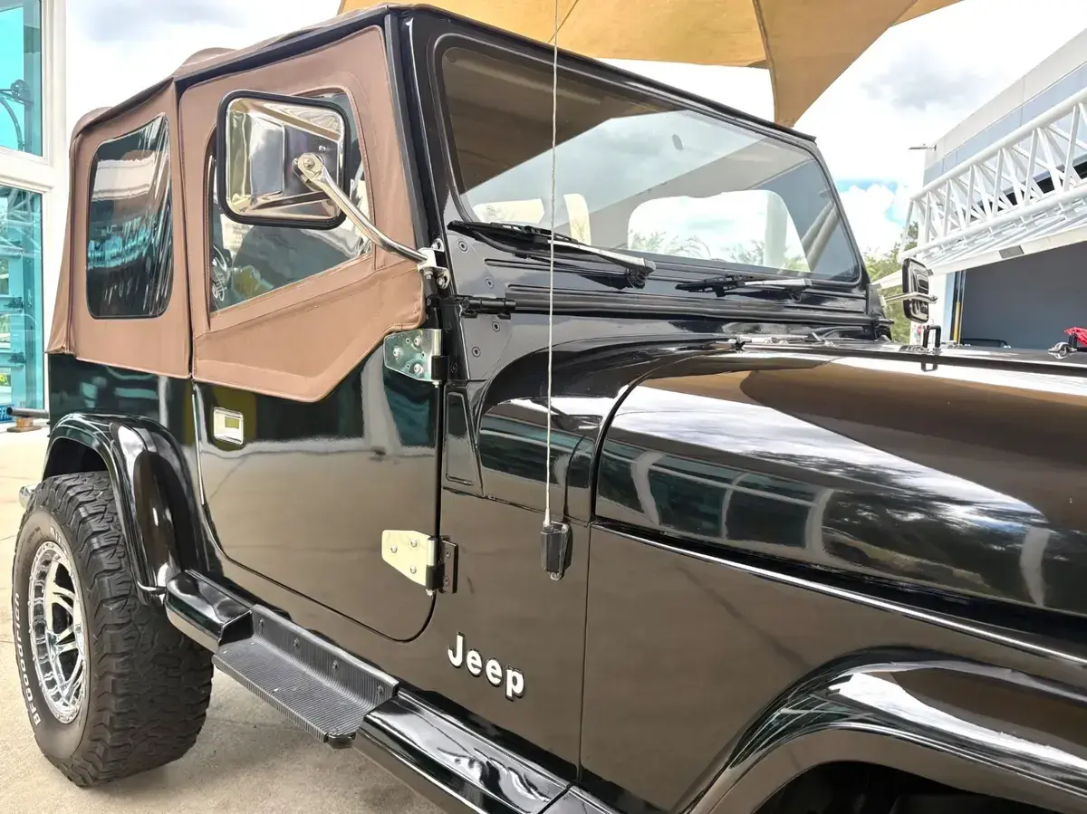 1989 Jeep Wrangler Laredo - 5