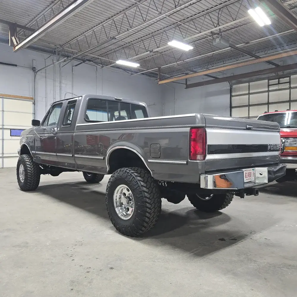 1993 Ford F-250 XLT - 2