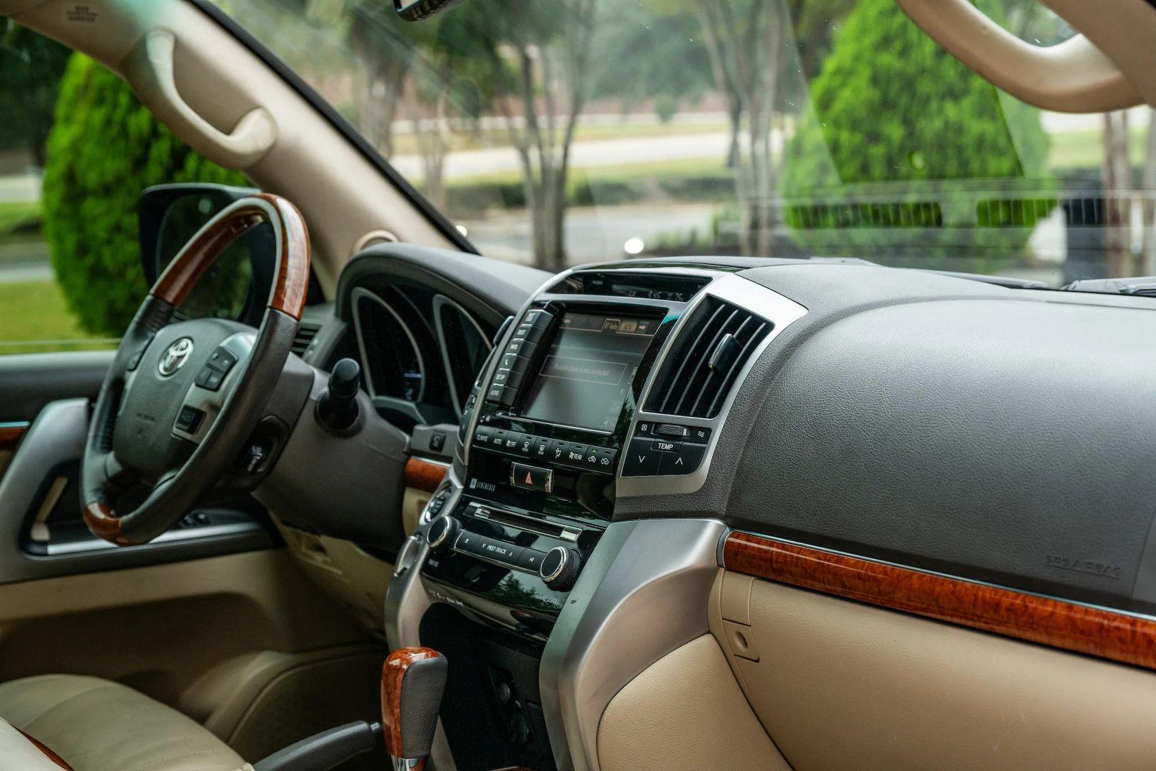 2014 Toyota Land Cruiser