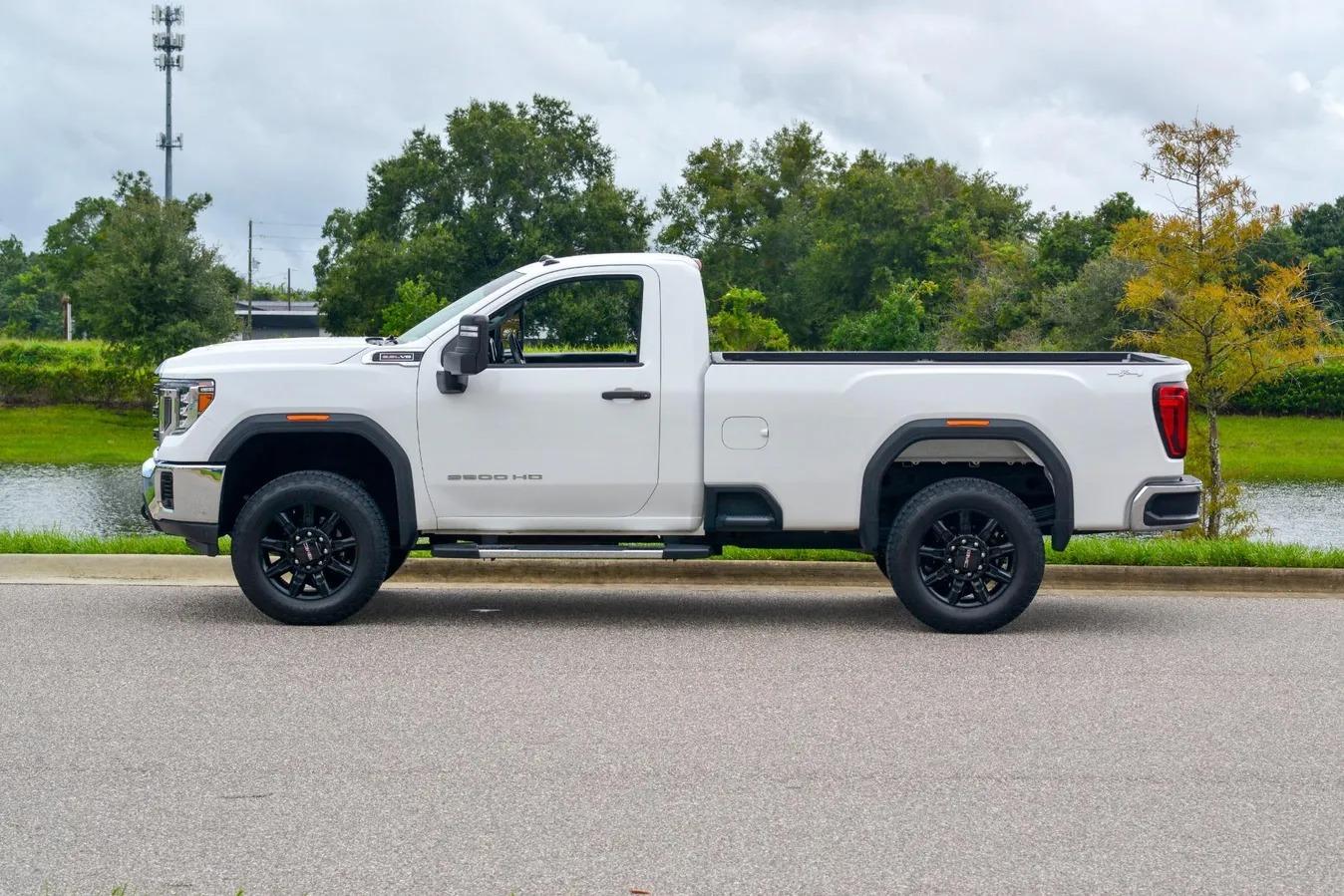 2022 GMC Sierra 2500 Pro - 2