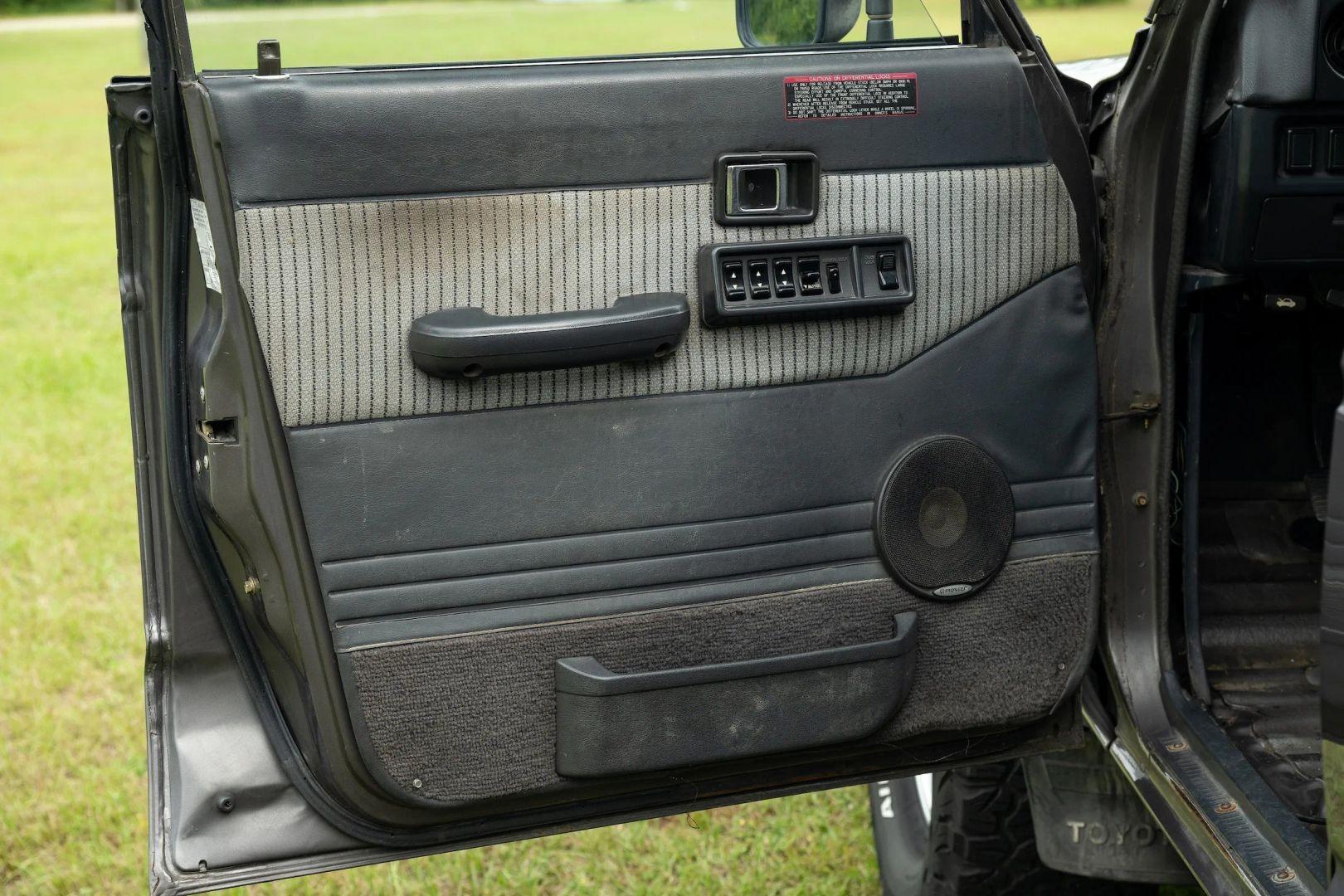 1989 TOYOTA LAND CRUISER HJ61