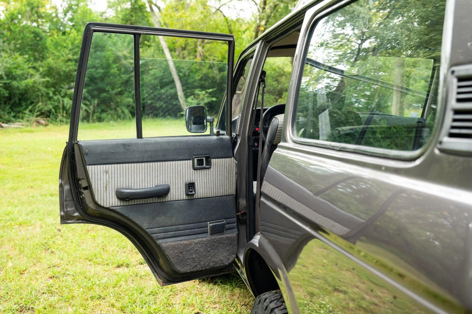 1989 TOYOTA LAND CRUISER HJ61