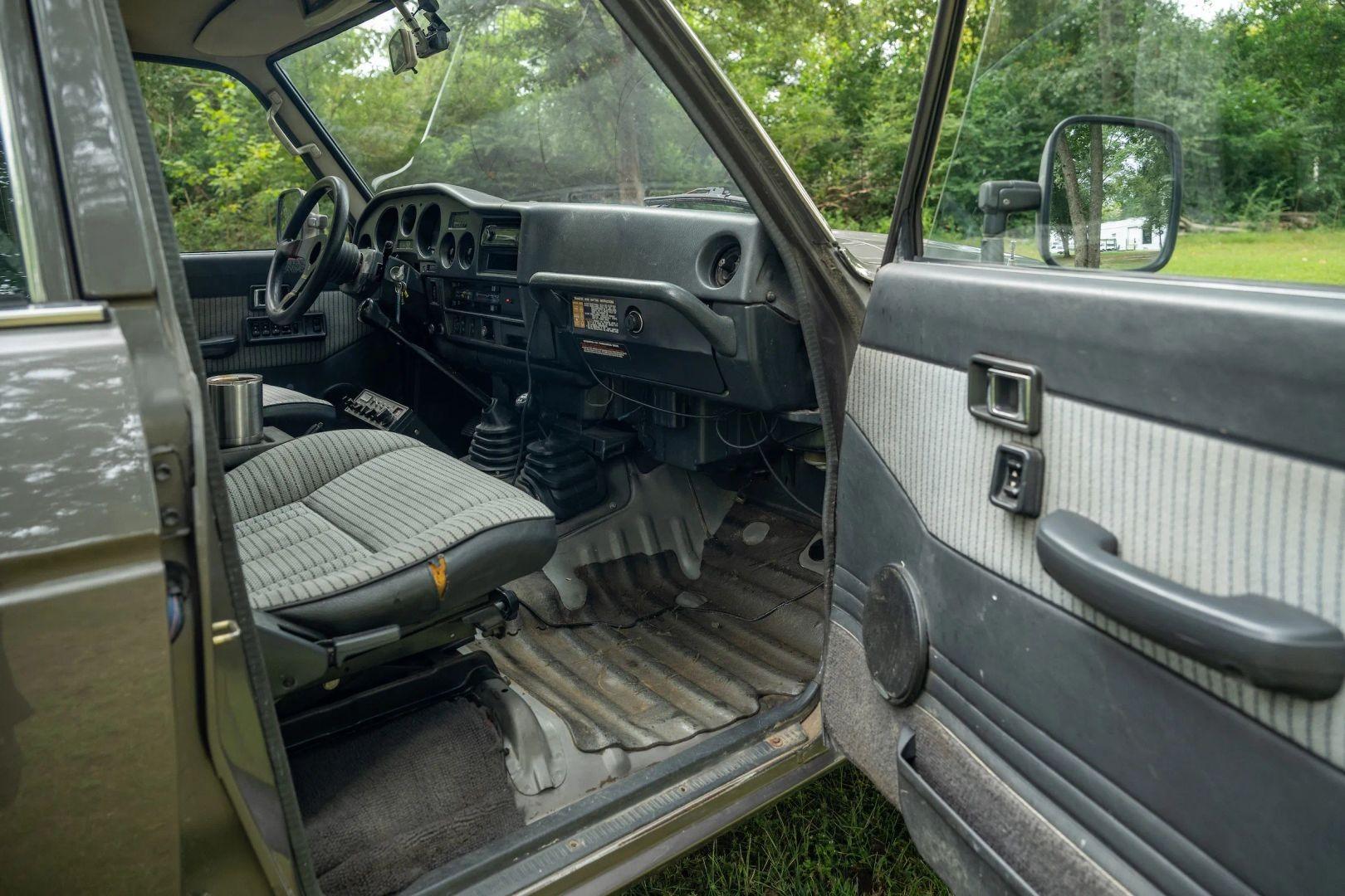 1989 TOYOTA LAND CRUISER HJ61