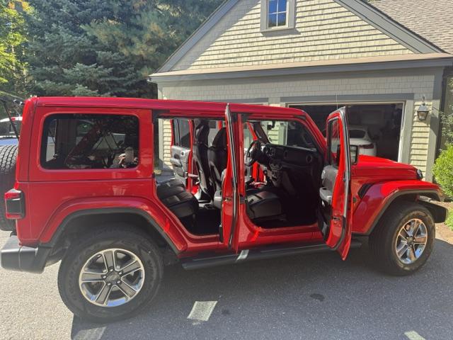 2019 Jeep Wrangler Sahara - 3