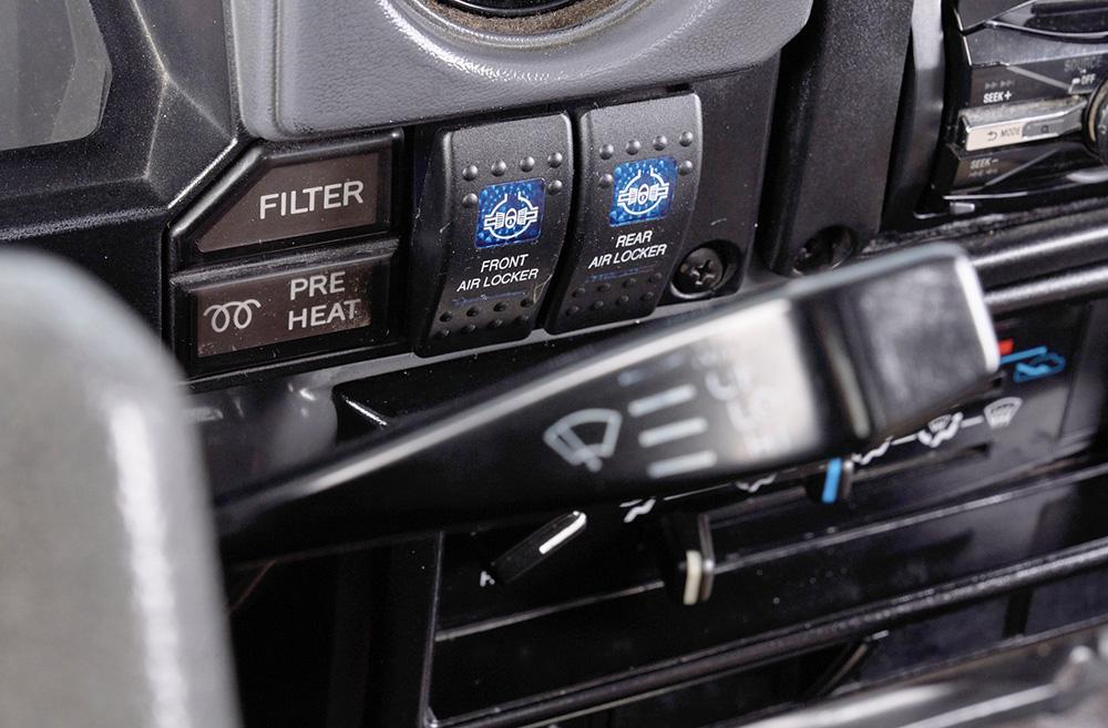 1989 Toyota Land Cruiser HZJ79/FJ62 Hybrid
