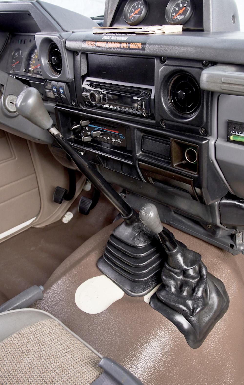1989 Toyota Land Cruiser HZJ79/FJ62 Hybrid