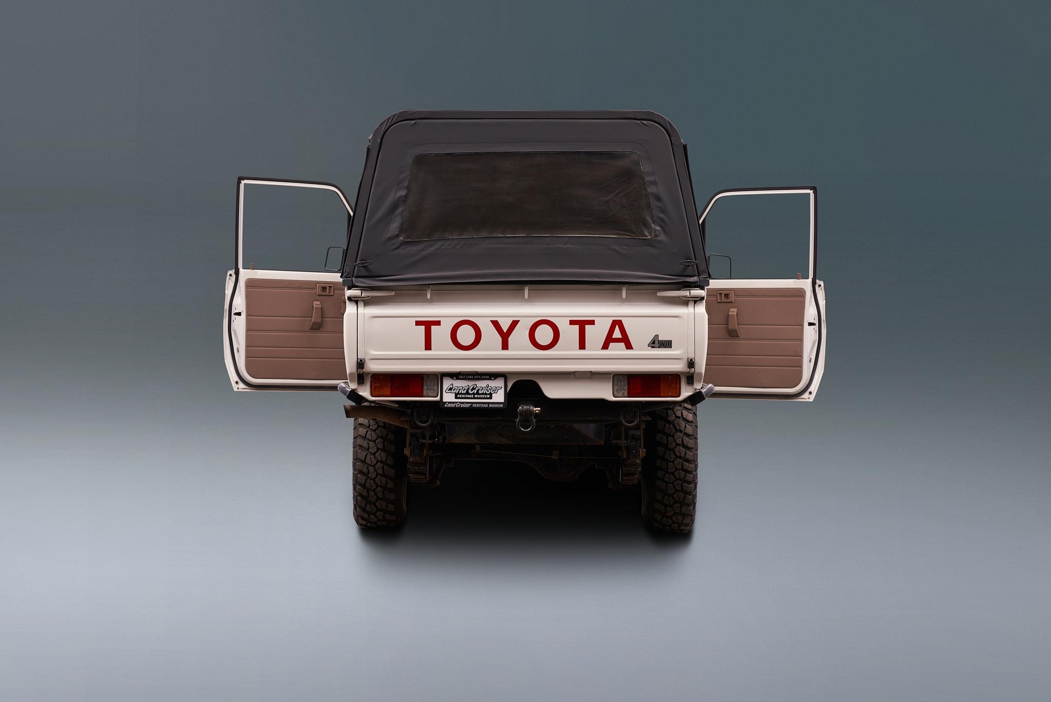 1989 Toyota Land Cruiser HZJ79/FJ62 Hybrid