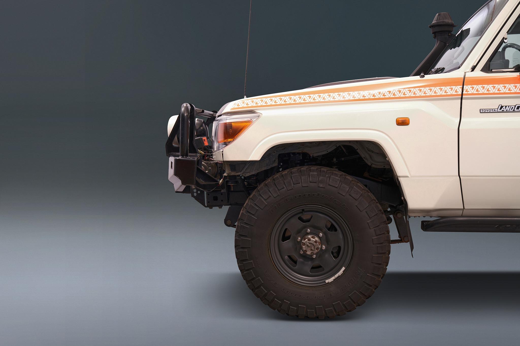 1989 Toyota Land Cruiser HZJ79/FJ62 Hybrid