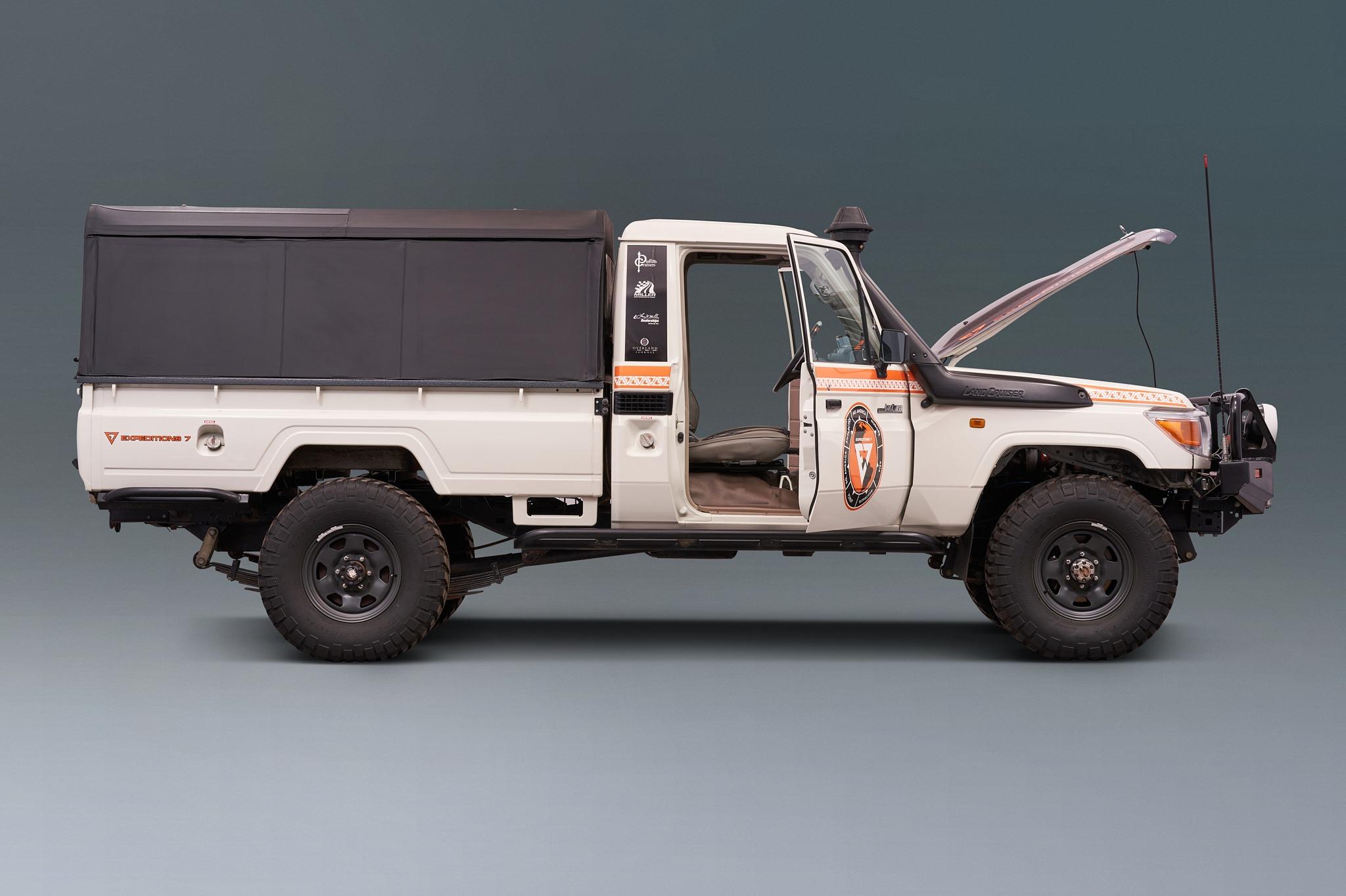 1989 Toyota Land Cruiser HZJ79/FJ62 Hybrid
