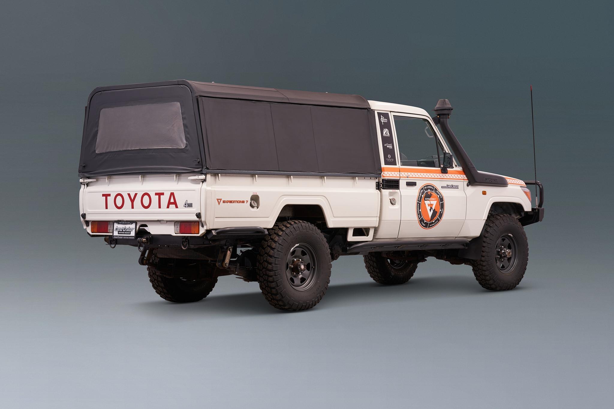 1989 Toyota Land Cruiser HZJ79/FJ62 Hybrid