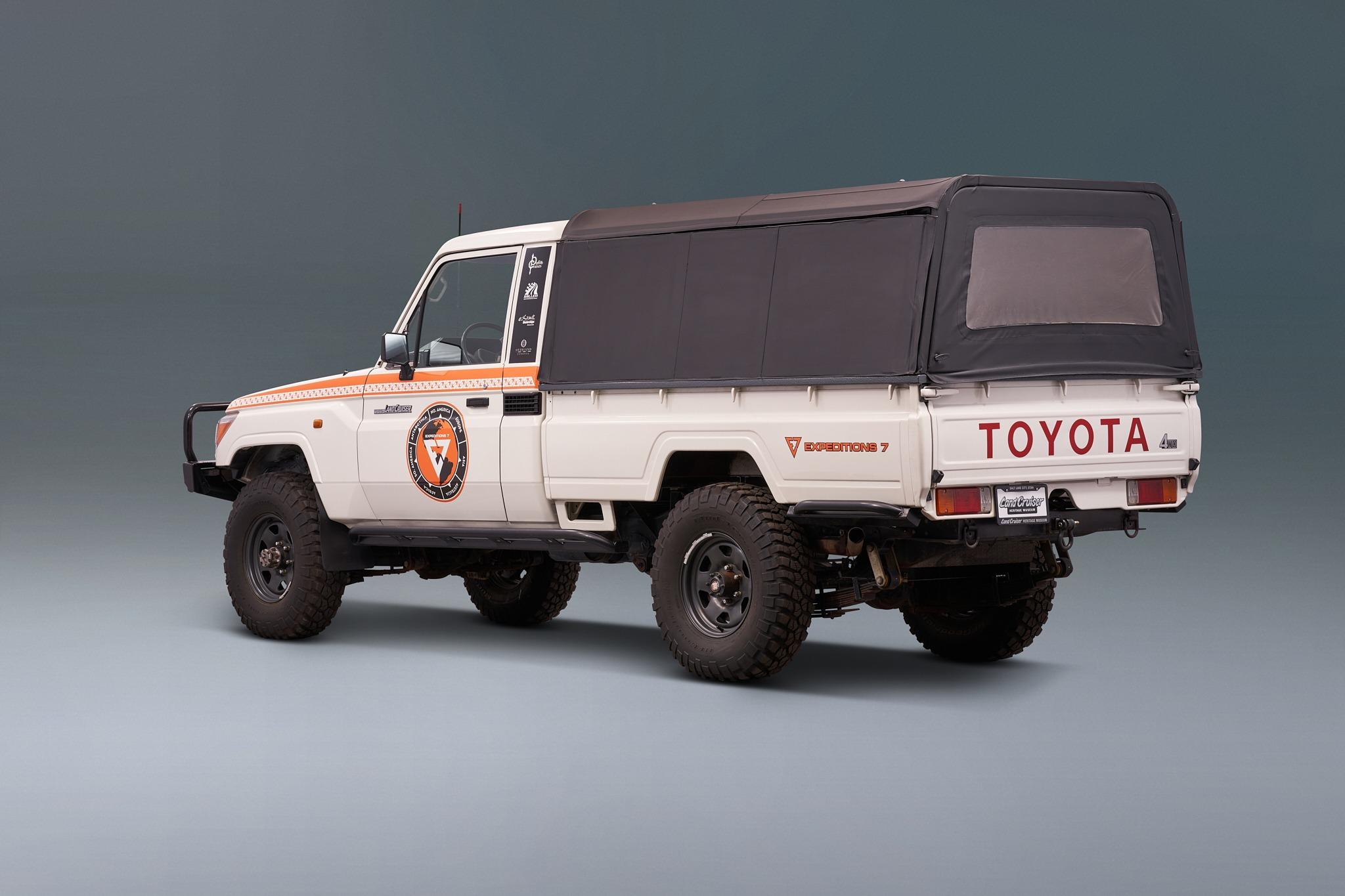 1989 Toyota Land Cruiser HZJ79/FJ62 Hybrid