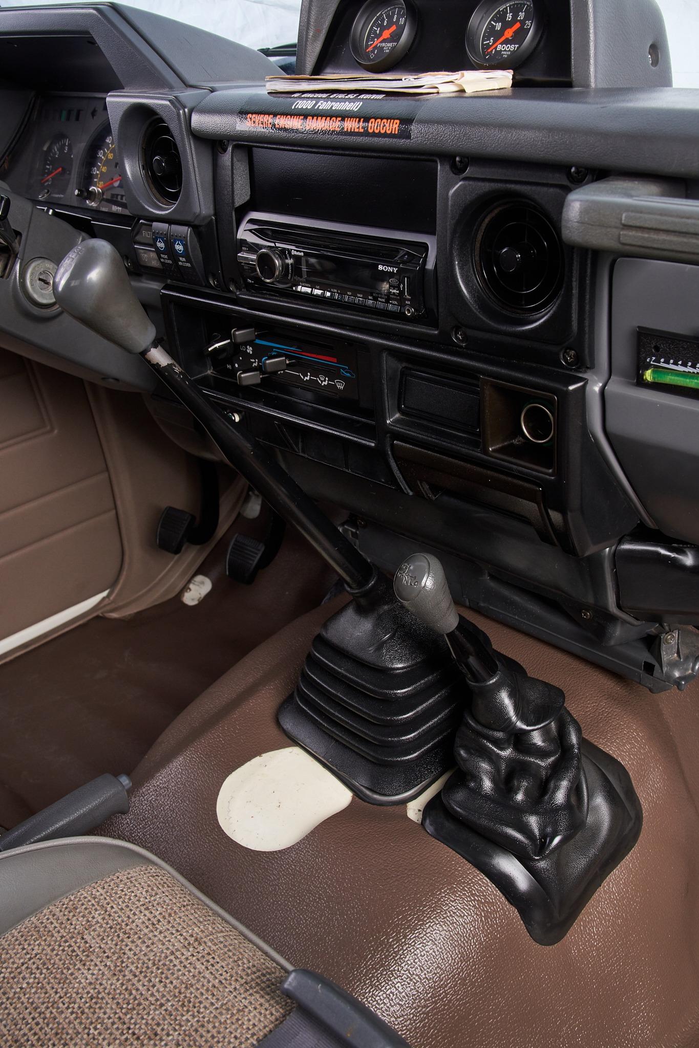 1989 Toyota Land Cruiser HZJ79/FJ62 Hybrid
