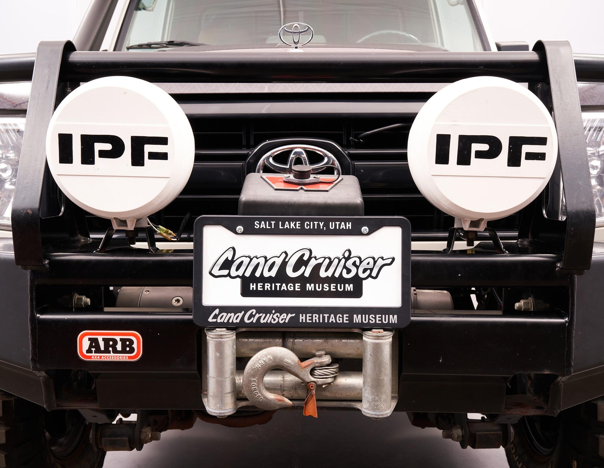 1989 Toyota Land Cruiser HZJ79/FJ62 Hybrid