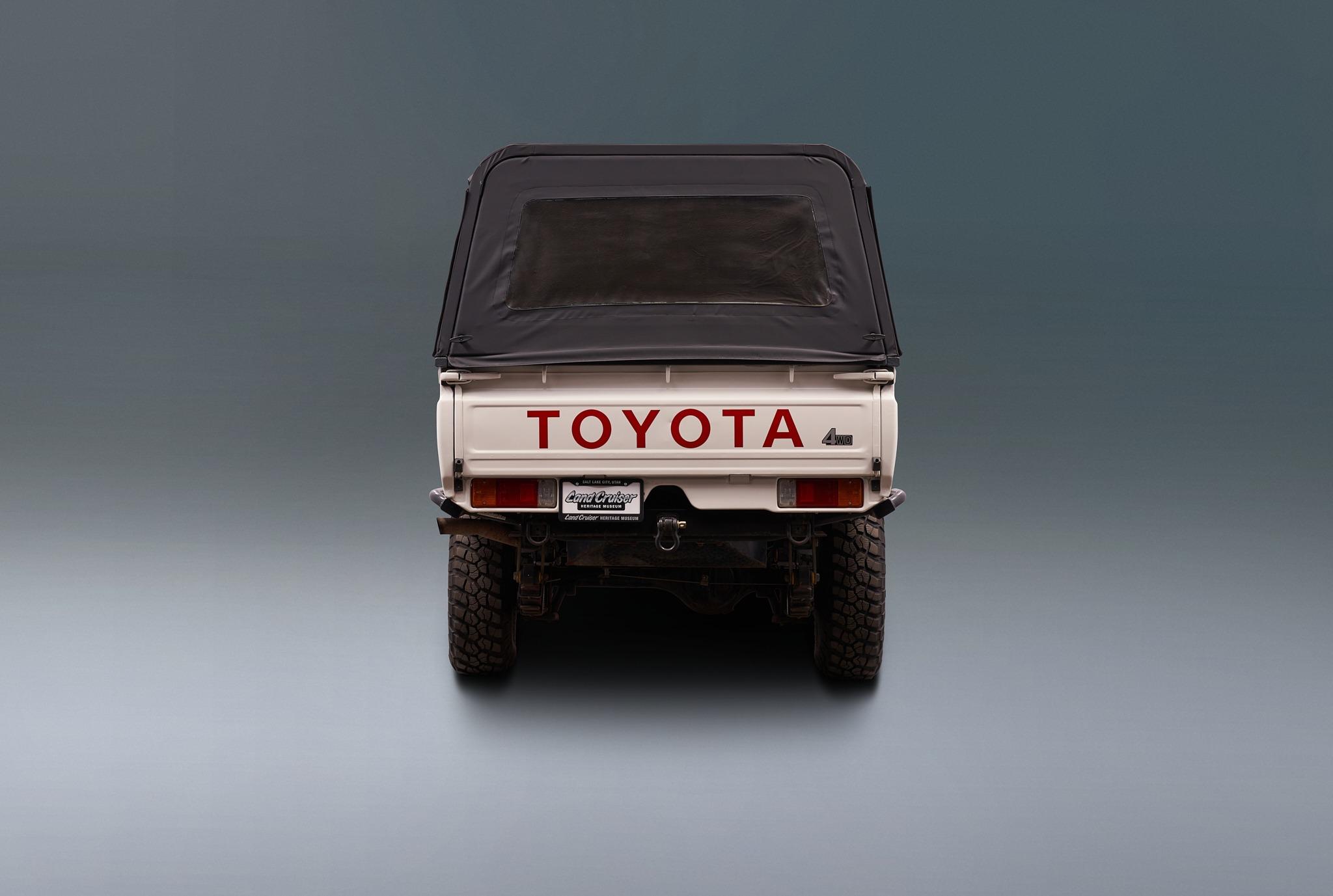 1989 Toyota Land Cruiser HZJ79/FJ62 Hybrid