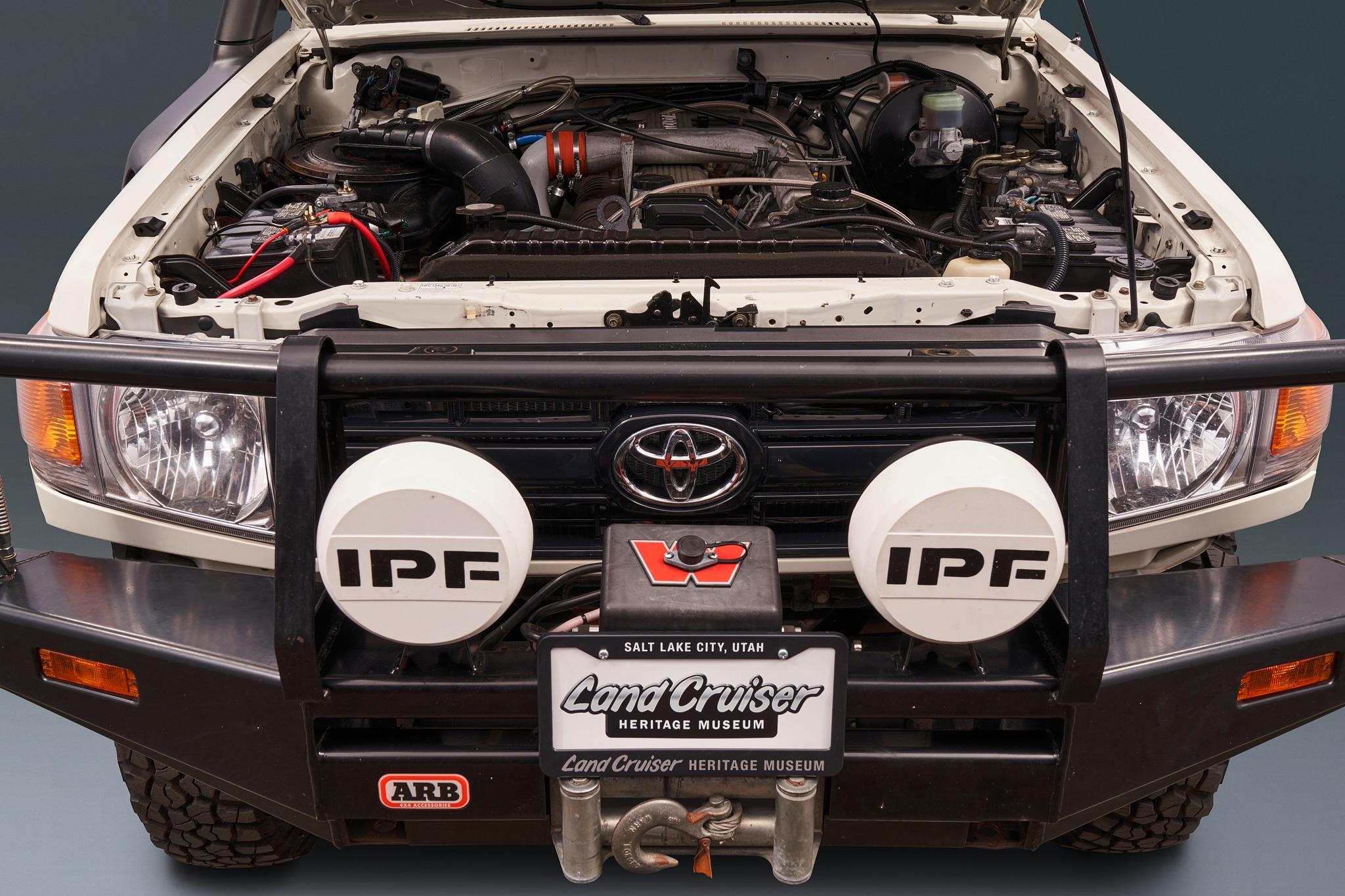 1989 Toyota Land Cruiser HZJ79/FJ62 Hybrid