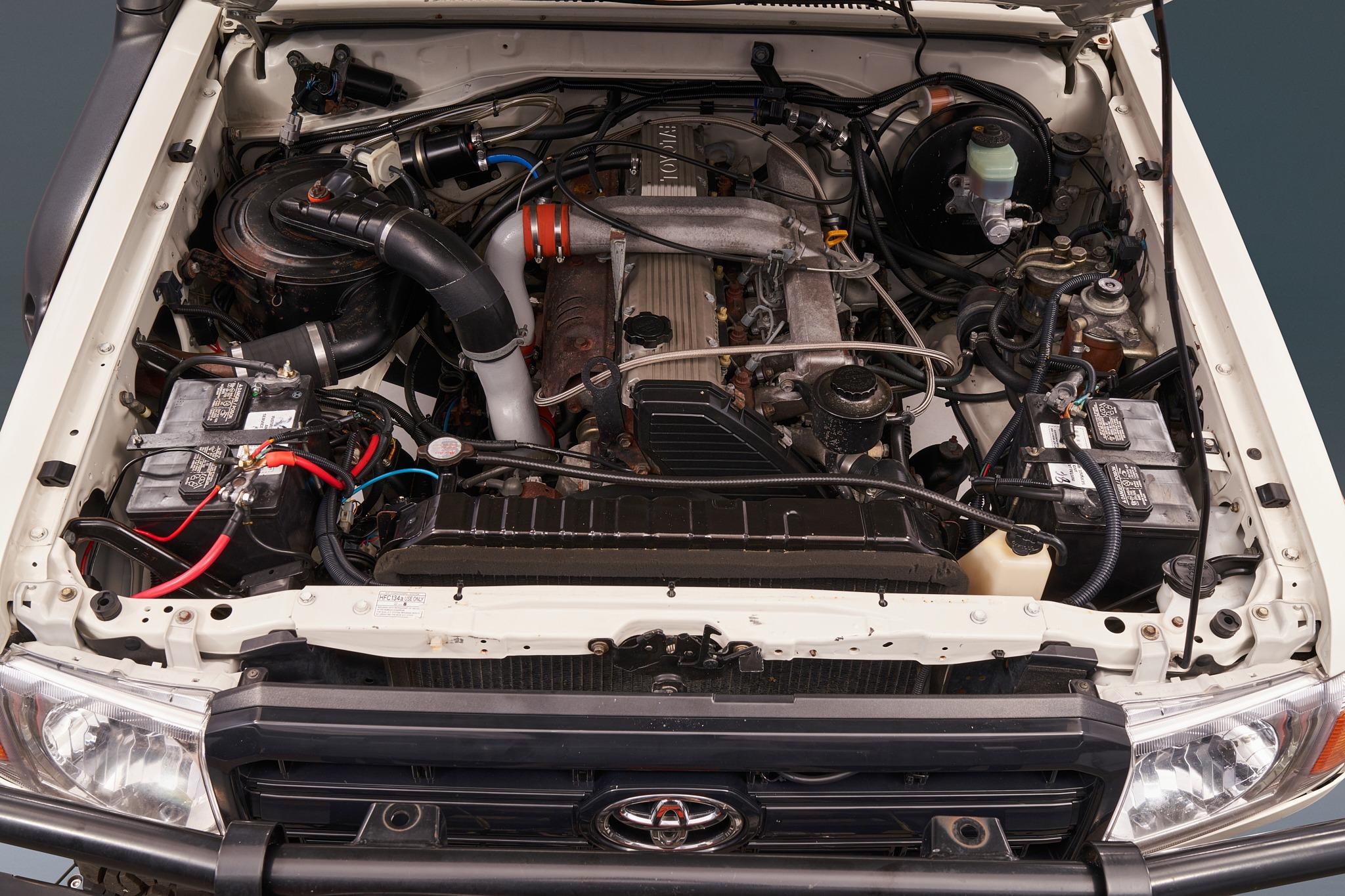 1989 Toyota Land Cruiser HZJ79/FJ62 Hybrid