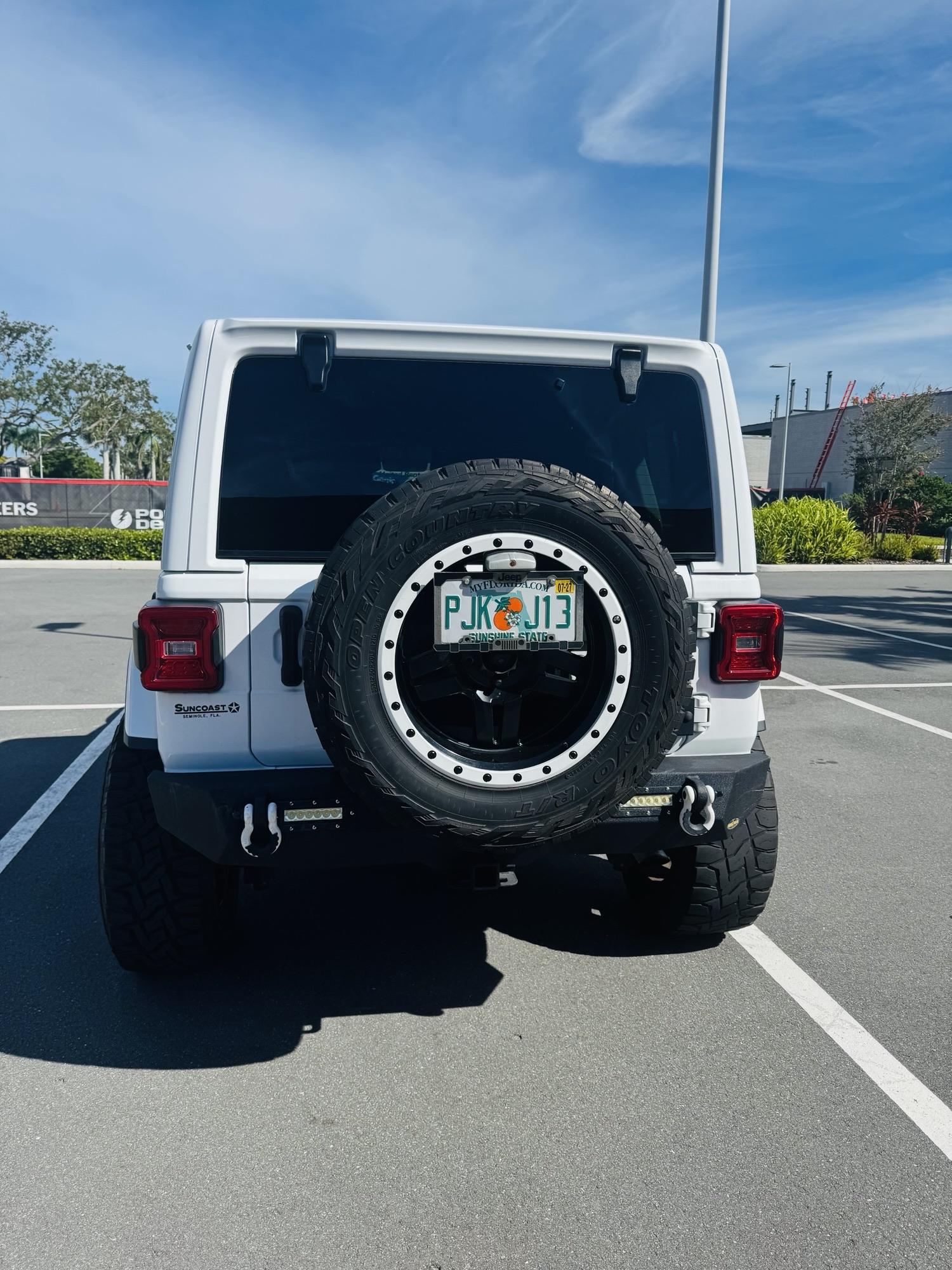 2020 Jeep Wrangler Sahara - 3