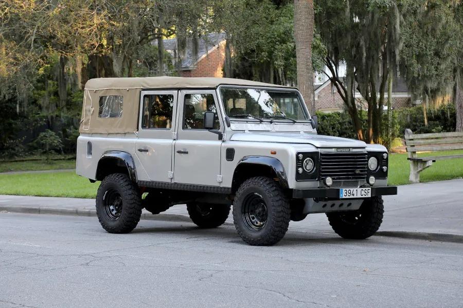  Land Rover Defender