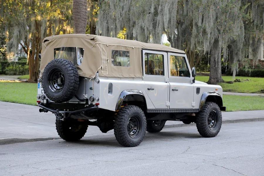 2000 Land Rover Defender 110 - 3