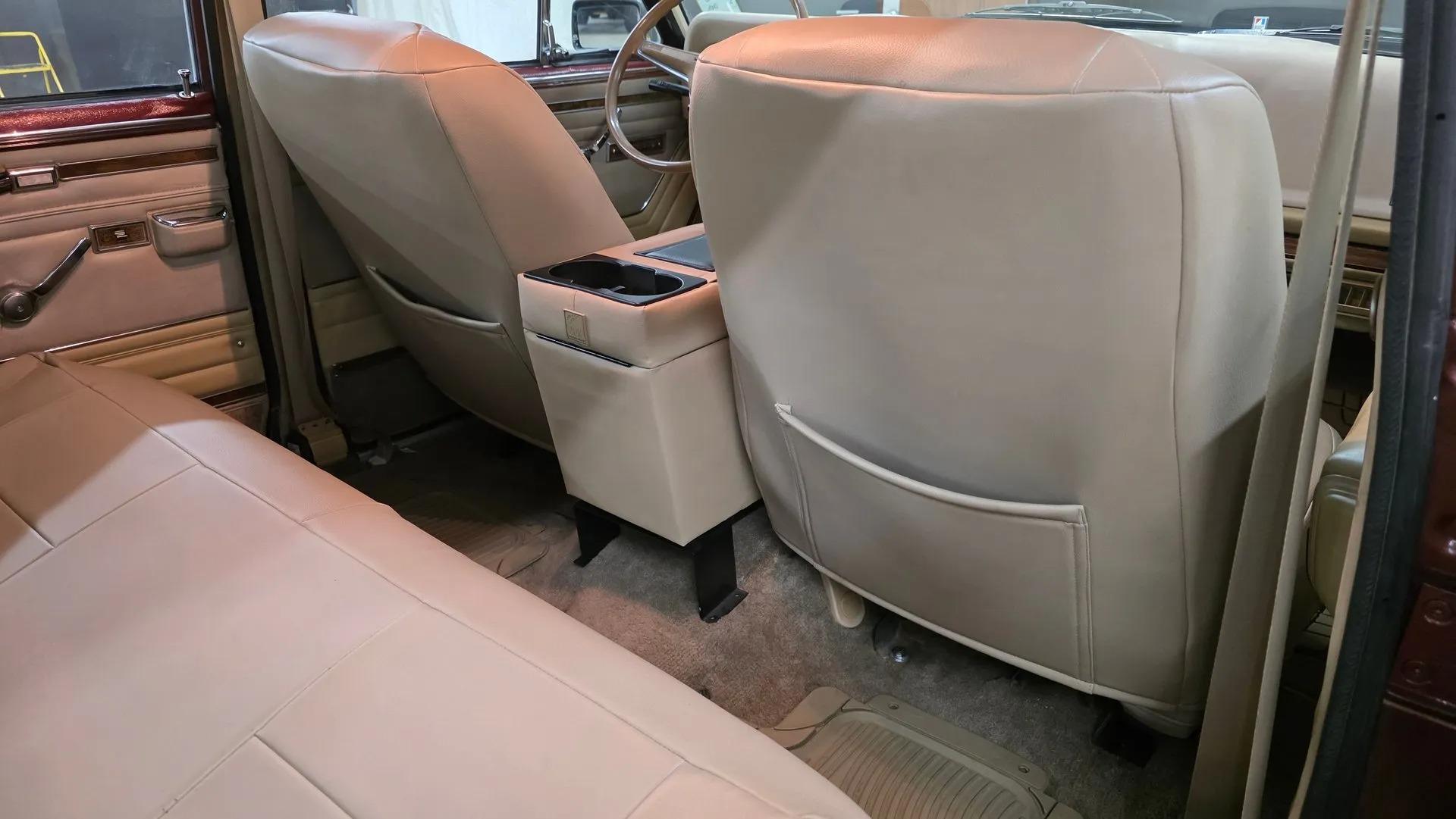 1984 Jeep Grand Wagoneer