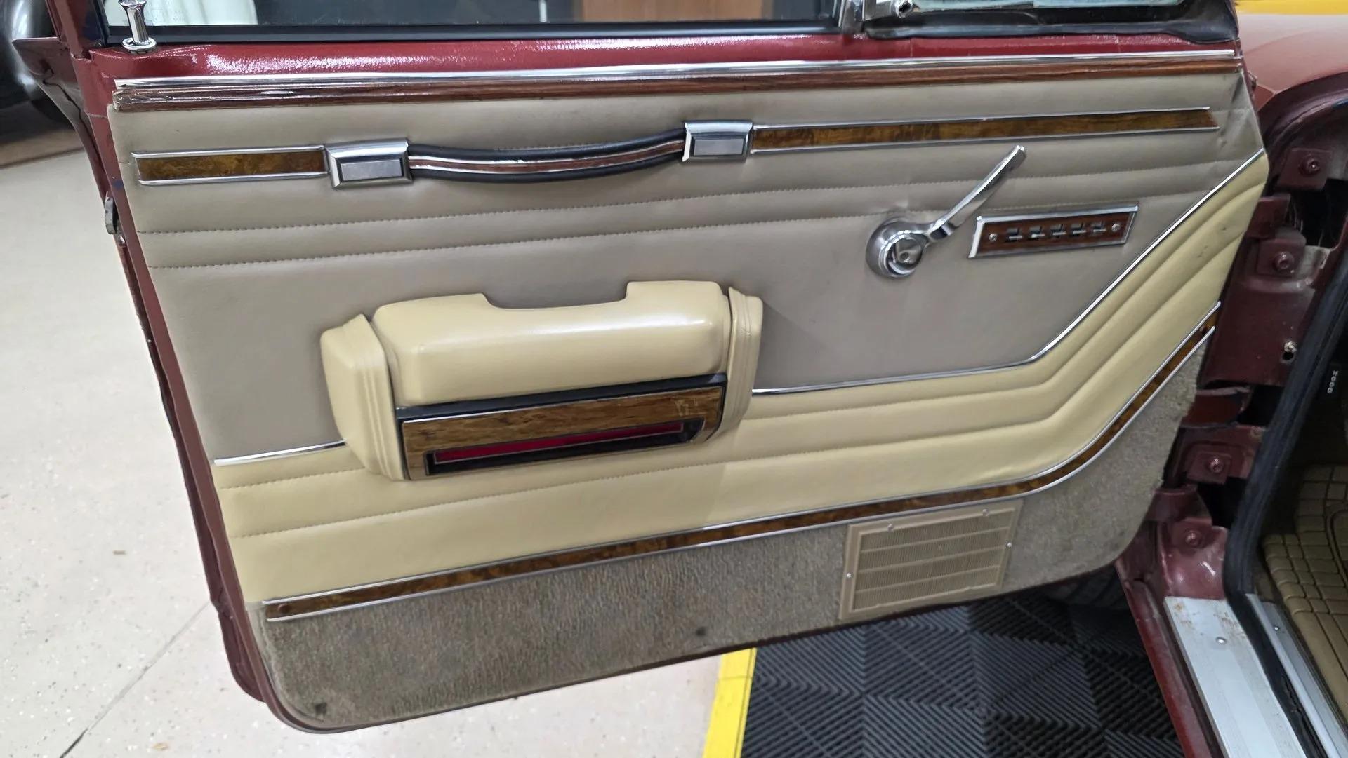 1984 Jeep Grand Wagoneer