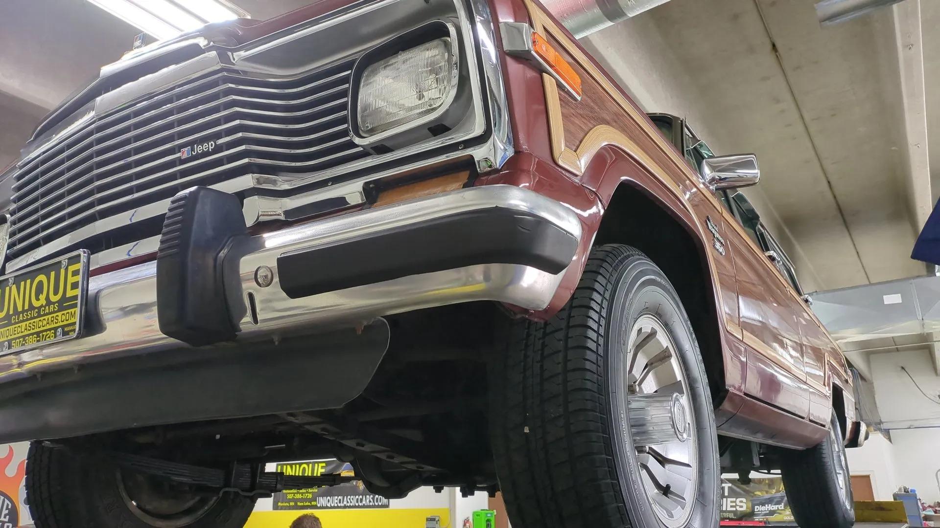 1984 Jeep Grand Wagoneer