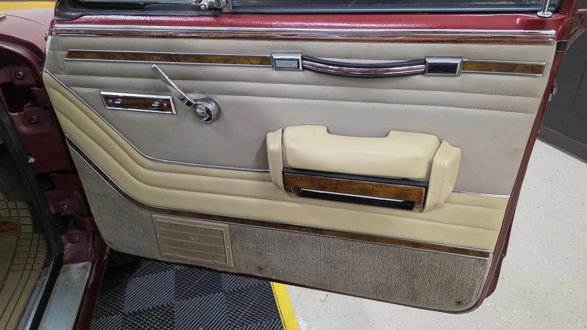 1984 Jeep Grand Wagoneer